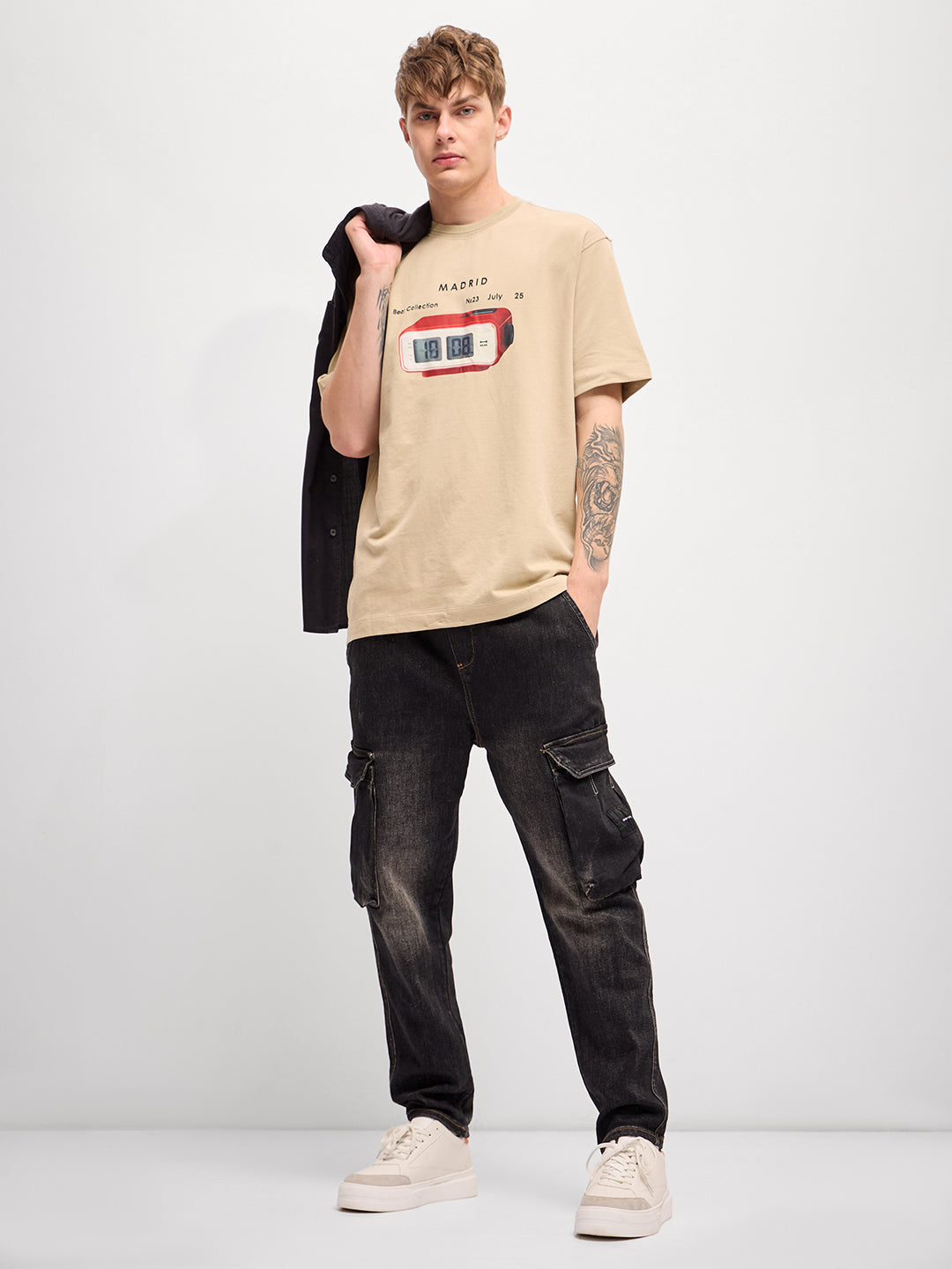Men Beige GraphicRetro Clock Print Oversize Crew Neck T-shirt