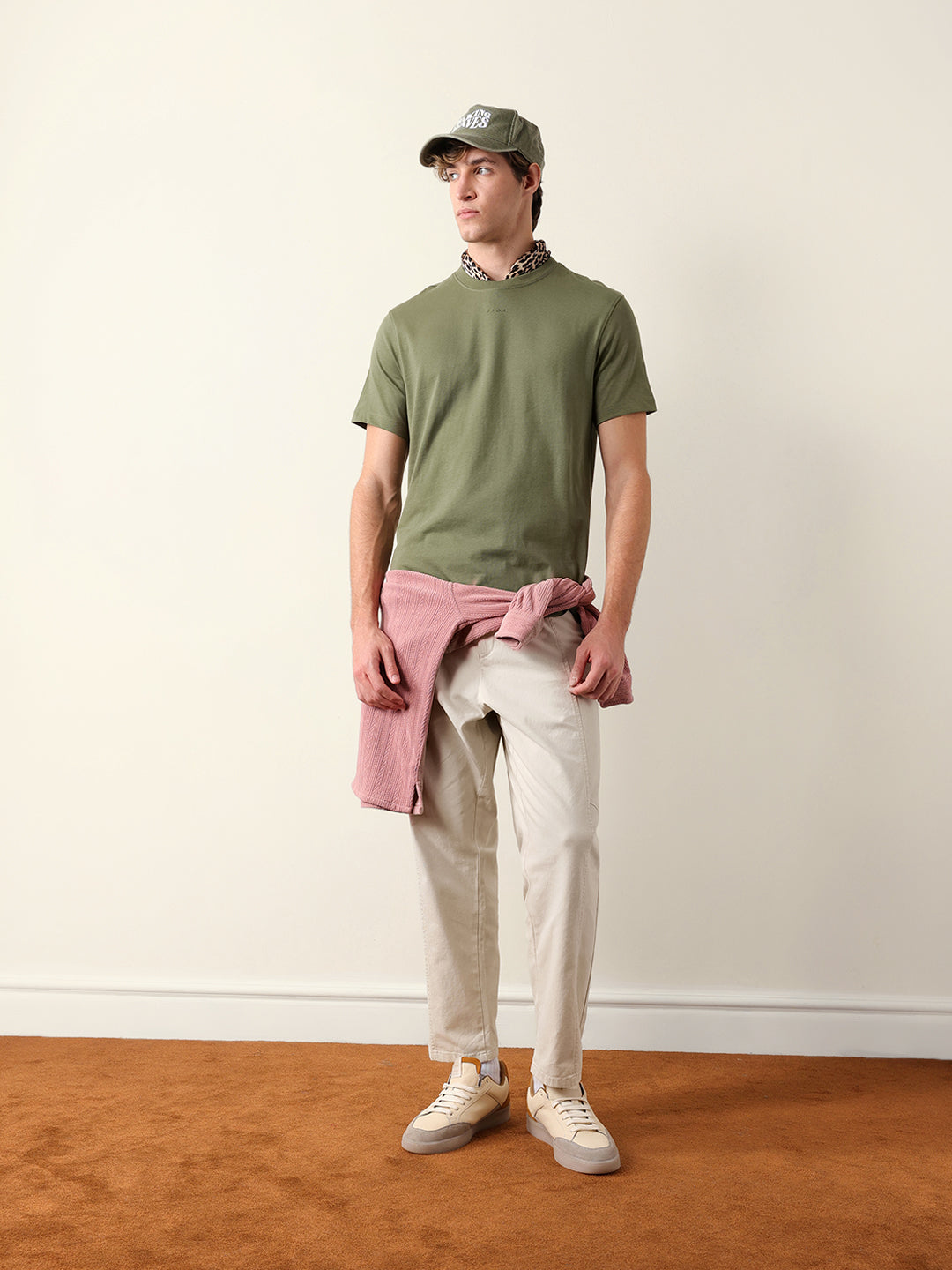 Men Pure Cotton Solid Round Neck Tshirt