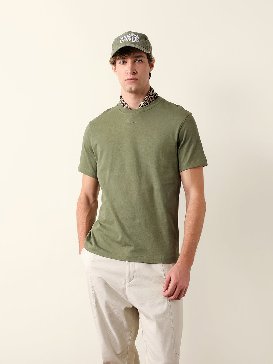 Men Pure Cotton Solid Round Neck Tshirt