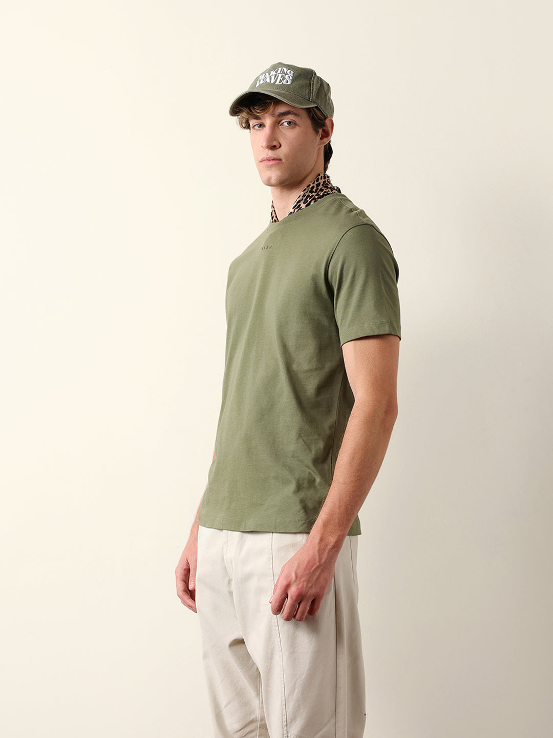 Men Pure Cotton Solid Round Neck Tshirt