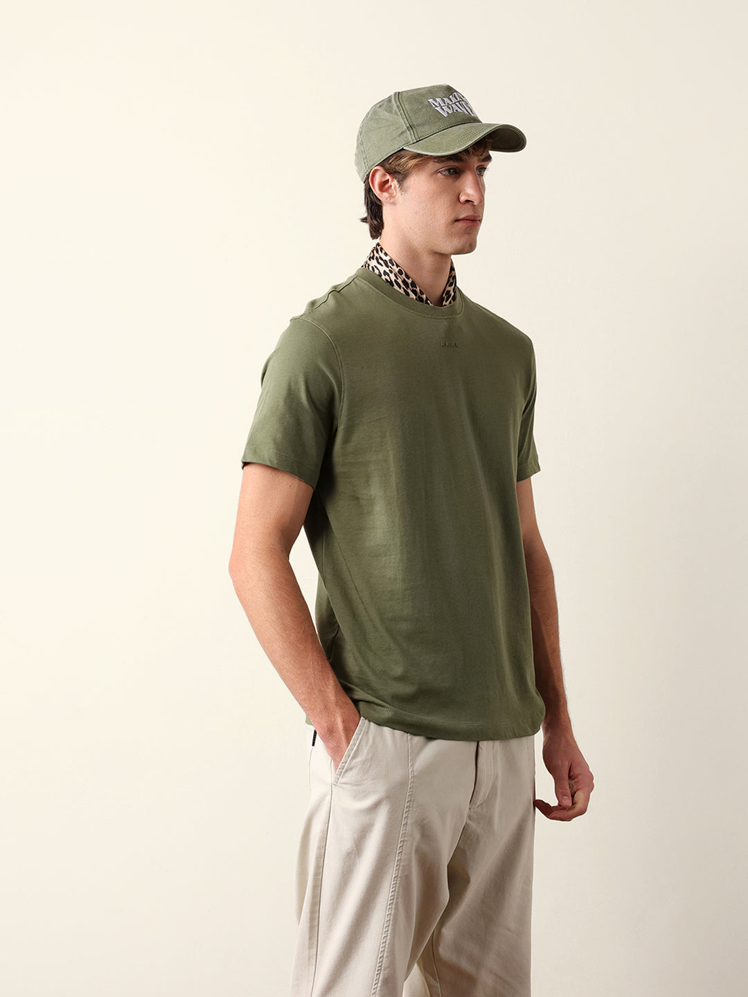 Men Pure Cotton Solid Round Neck Tshirt