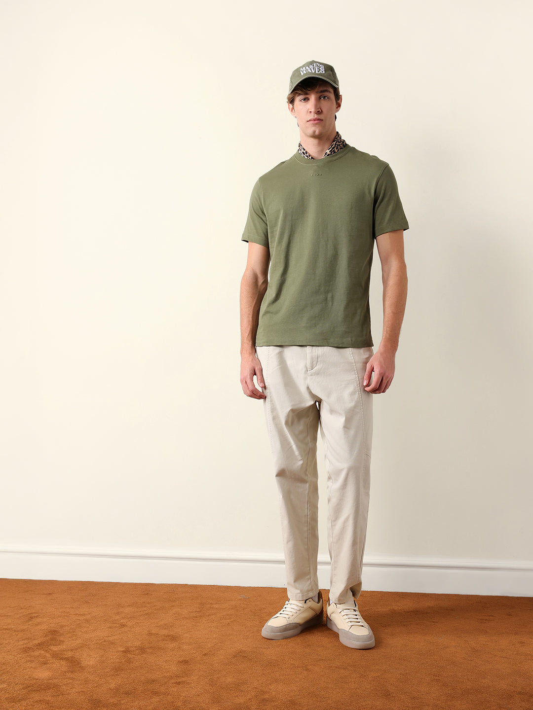 Men Pure Cotton Solid Round Neck Tshirt