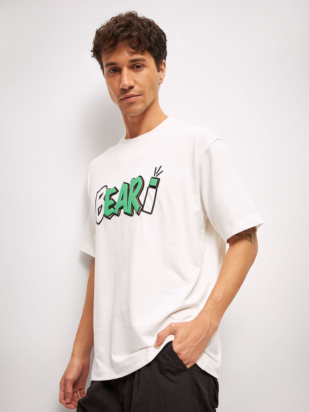 Men White Graphic Print Crew Neck T-Shirt