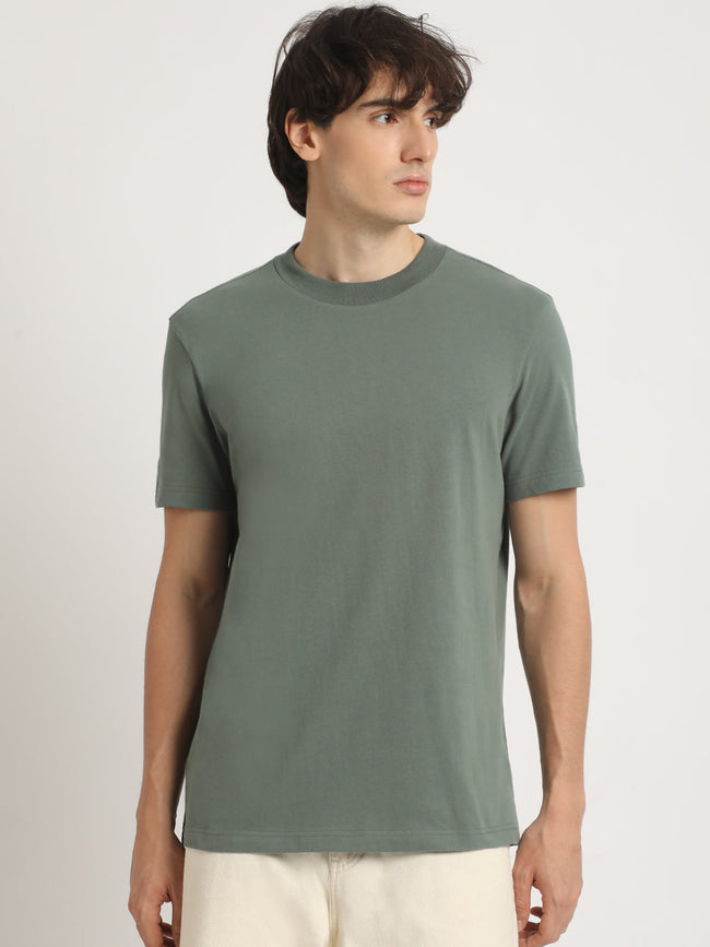 Men Green Solid Regular Fit Round Neck T Shirt | The Bear House
