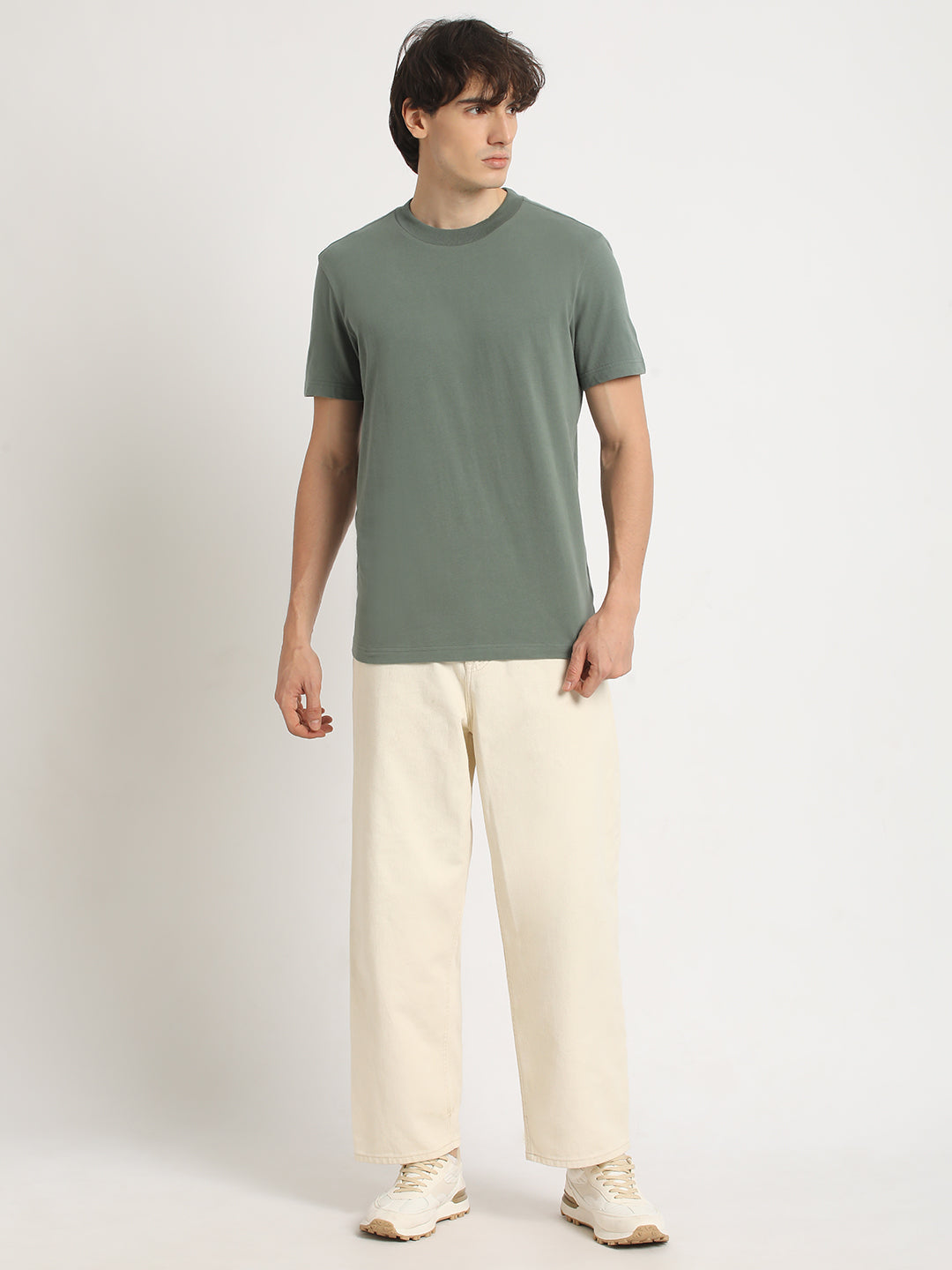 Men Green Solid Regular Fit Round Neck T Shirt | The Bear House