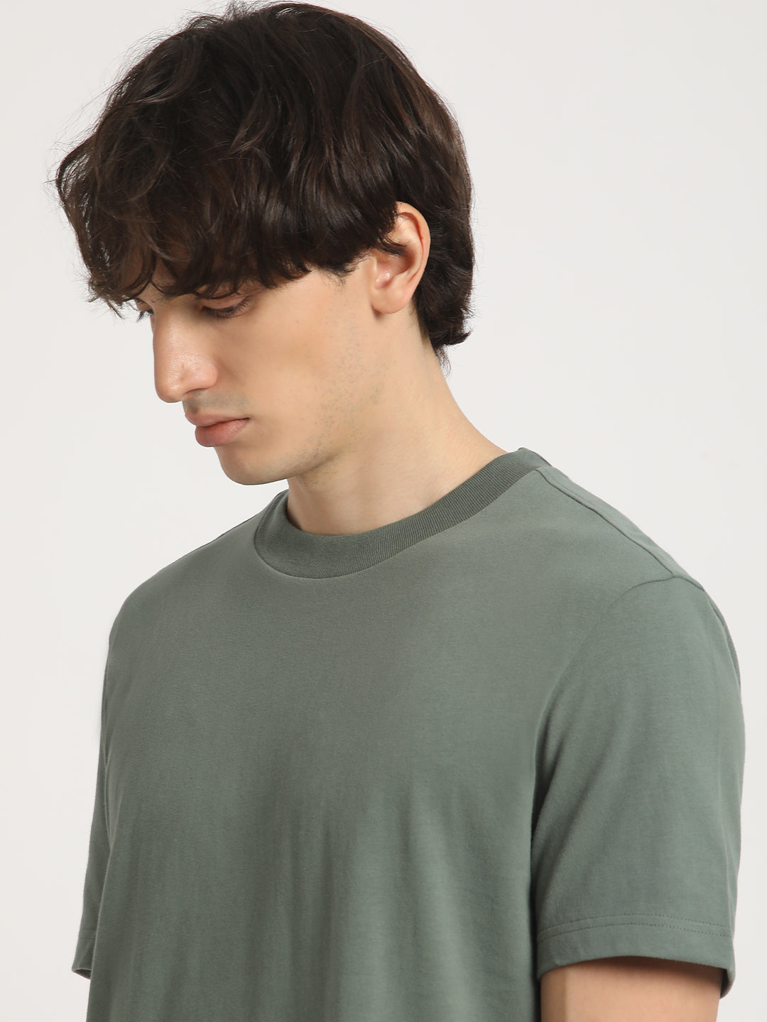 Men Green Solid Regular Fit Round Neck T Shirt | The Bear House