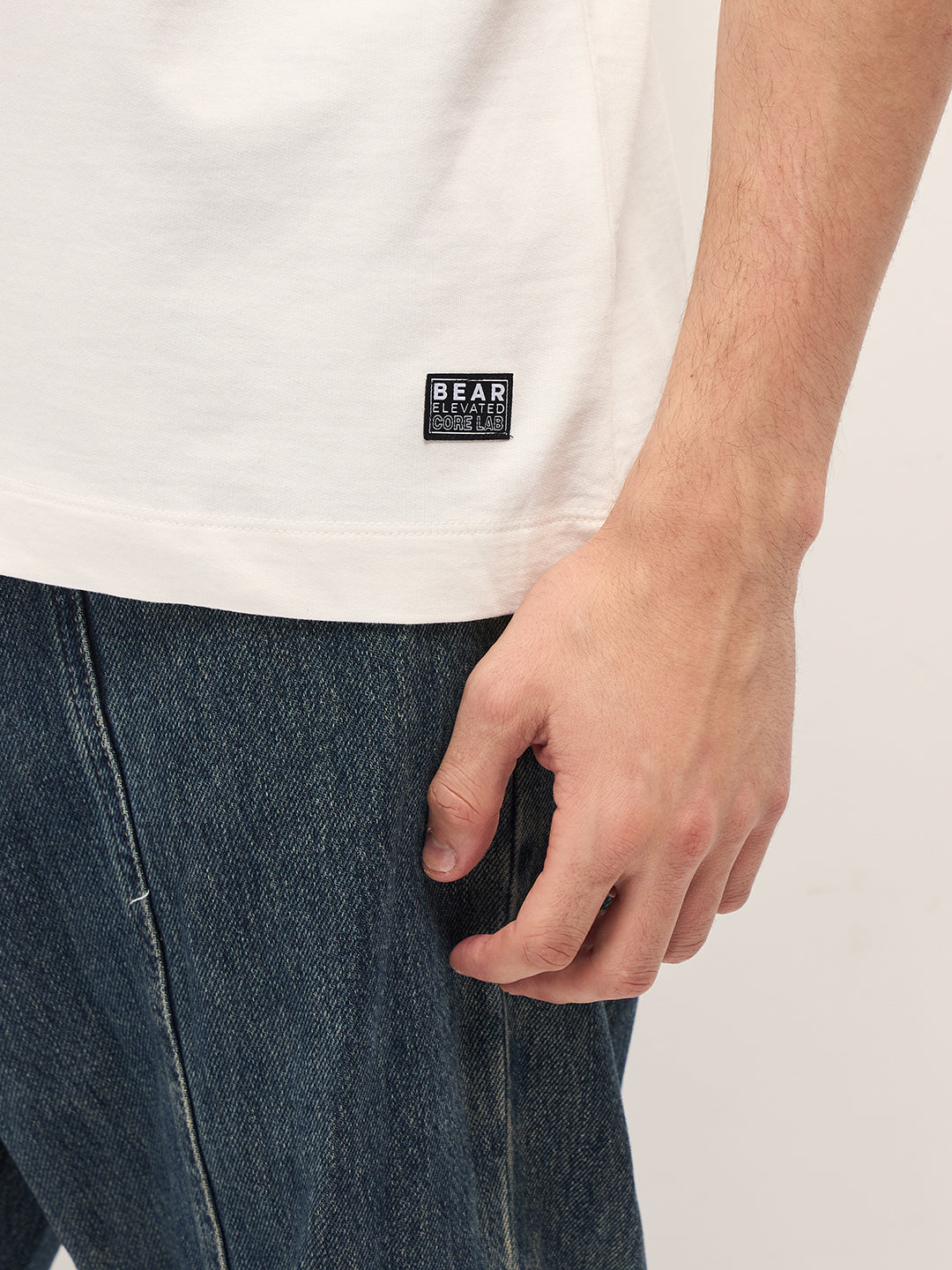 Men White Graphic Overlapping Text Oversize Crew Neck T-shirt