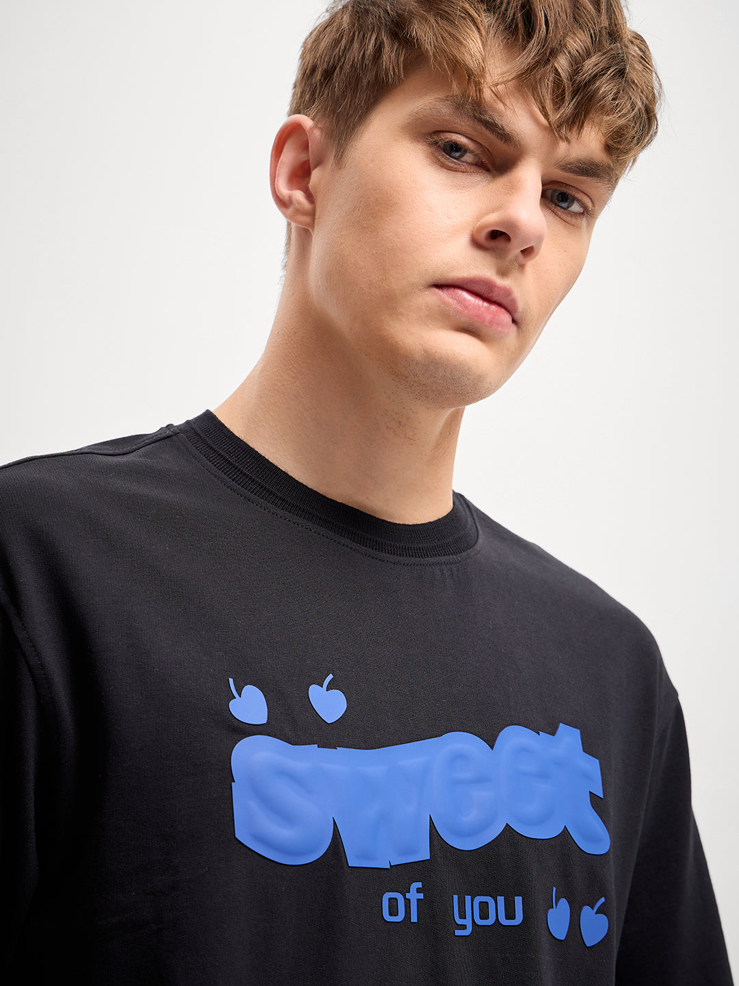 Men Black 3D Embossed Graphic print Crew Neck T-Shirt