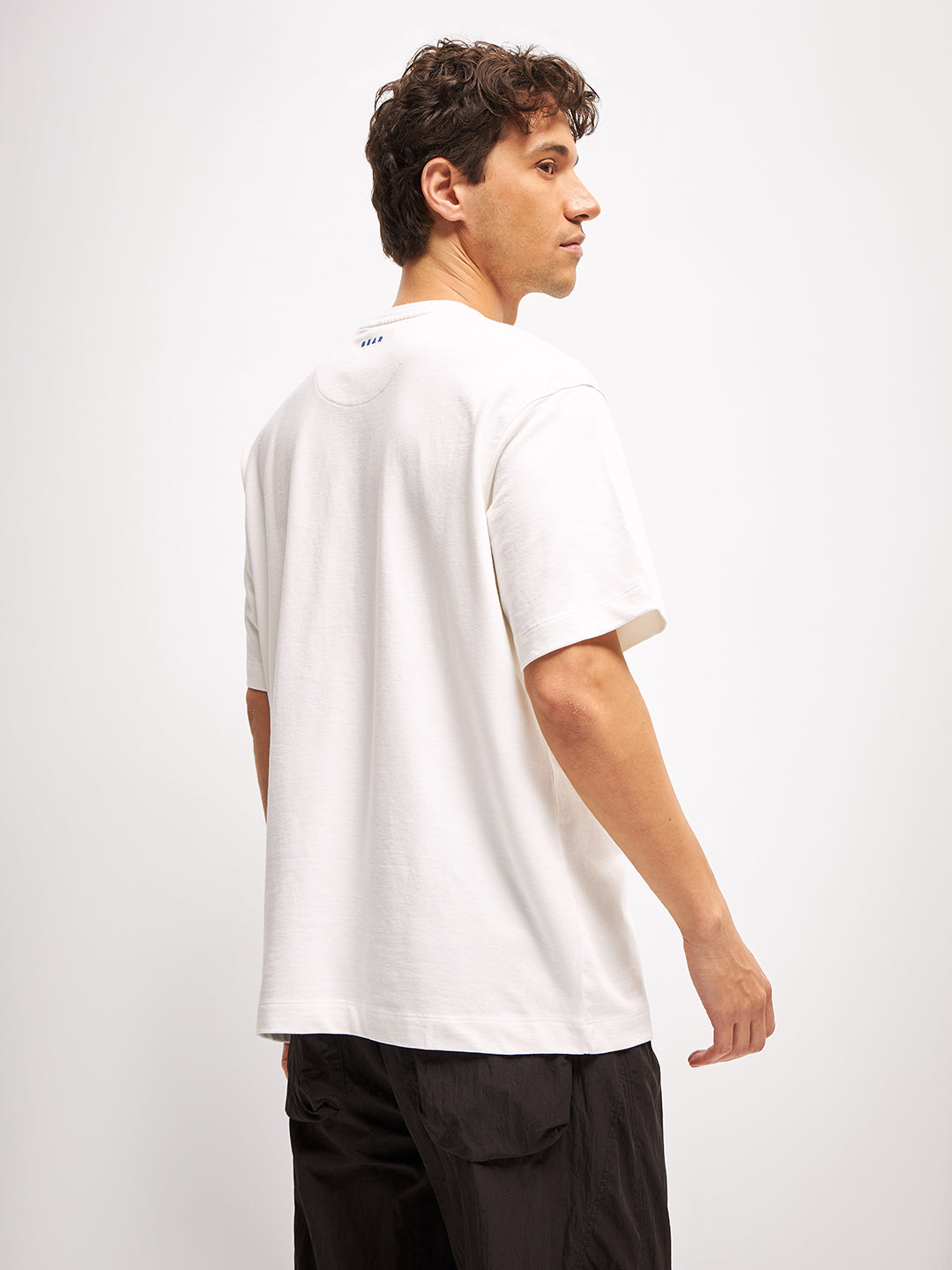Men White Graphic Print Crew Neck T-Shirt
