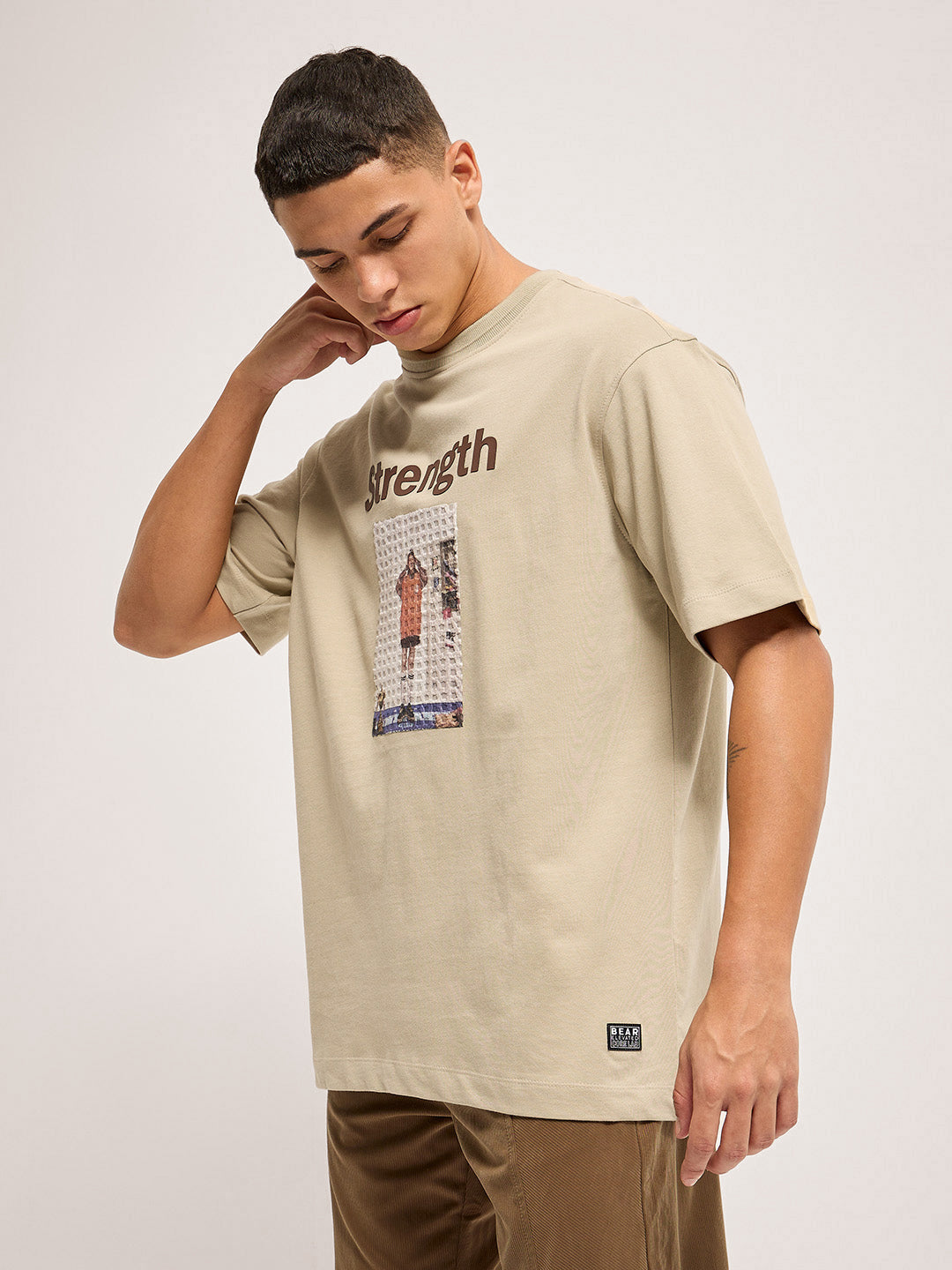 Men Beige 3D graphic Design Crew Neck T-Shirt