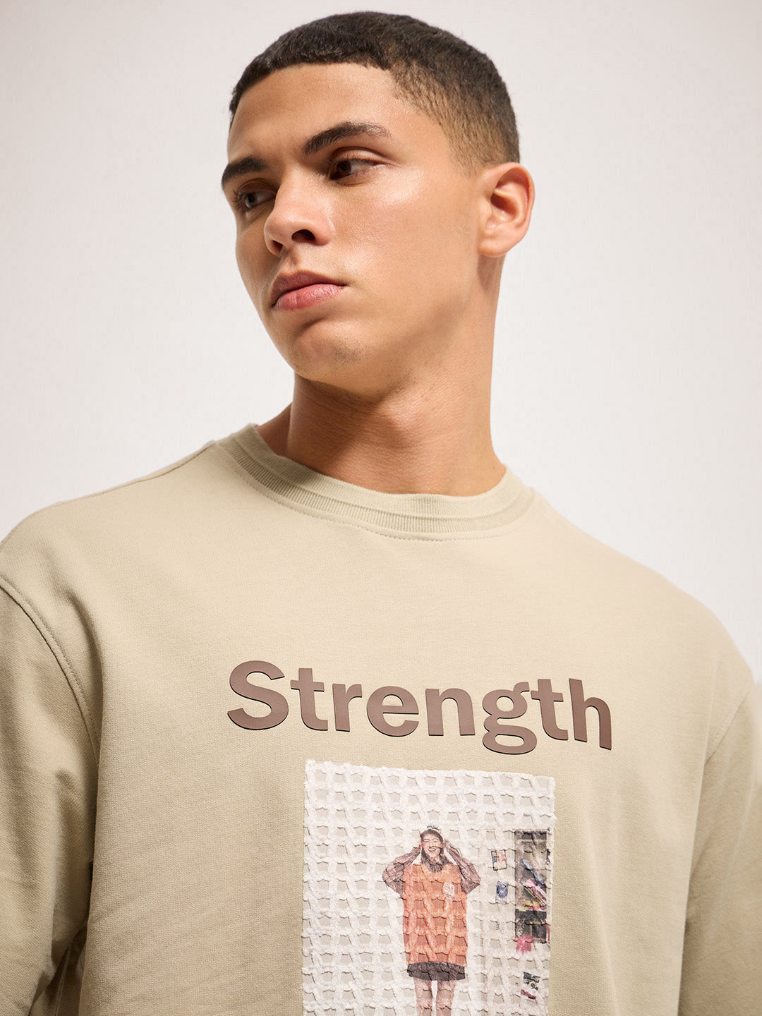 Men Beige 3D graphic Design Crew Neck T-Shirt