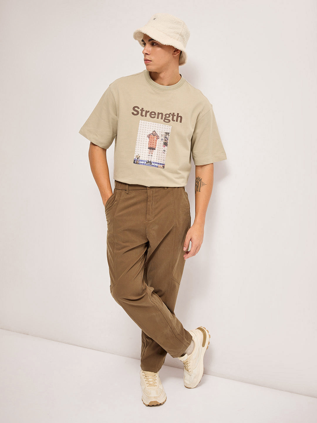 Men Beige 3D graphic Design Crew Neck T-Shirt