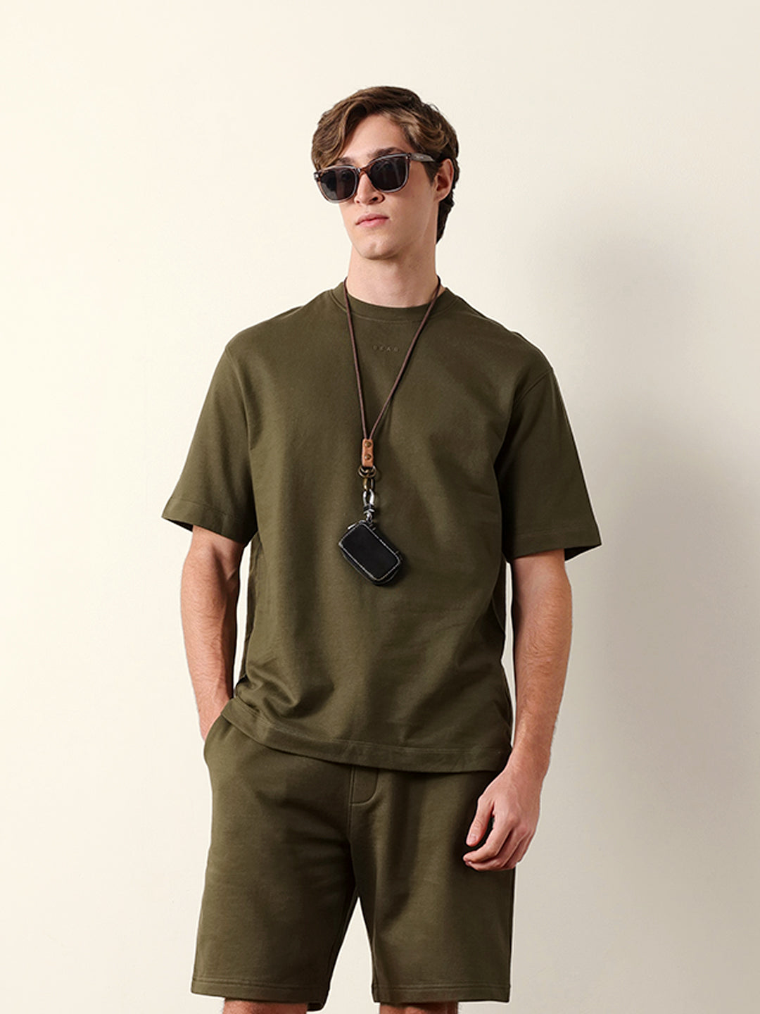 Men Pure Cotton Solid Round Neck Tshirt