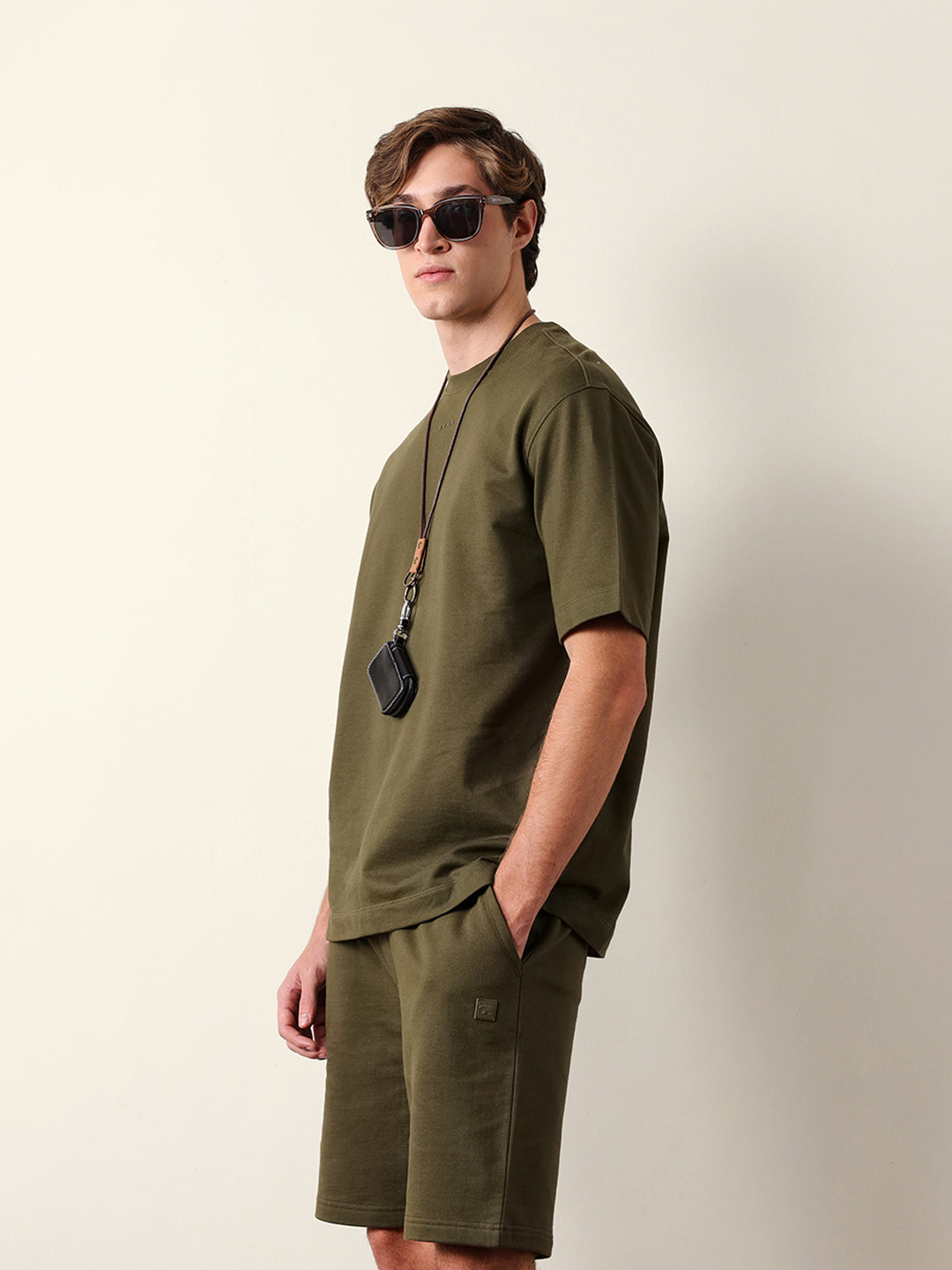 Men Pure Cotton Solid Round Neck Tshirt