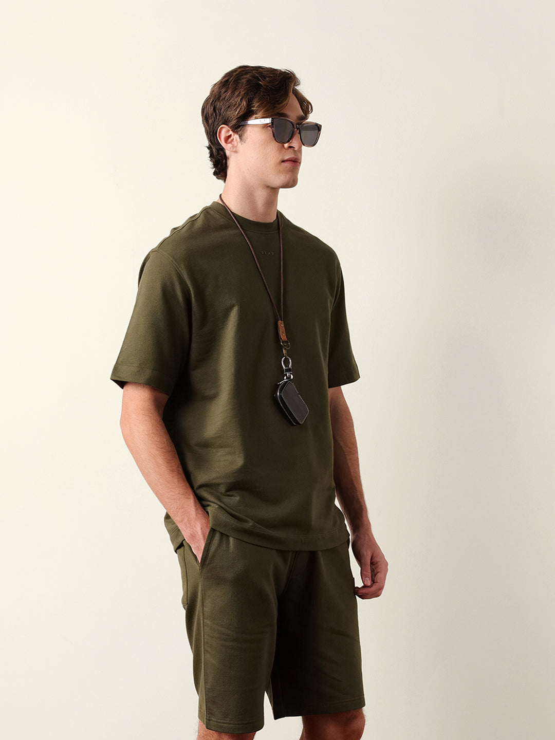 Men Pure Cotton Solid Round Neck Tshirt