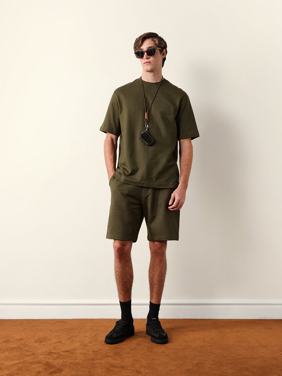 Men Pure Cotton Solid Round Neck Tshirt
