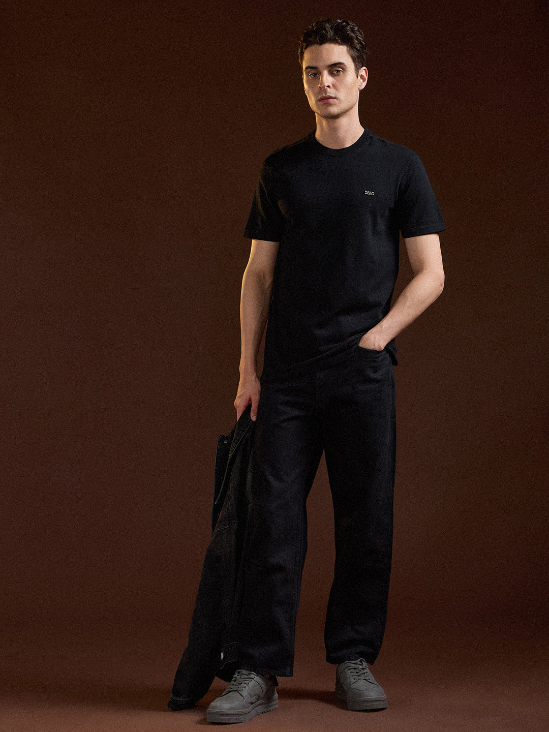Men Black Solid Regular Fit Ribbed Crew Neck T-shirt