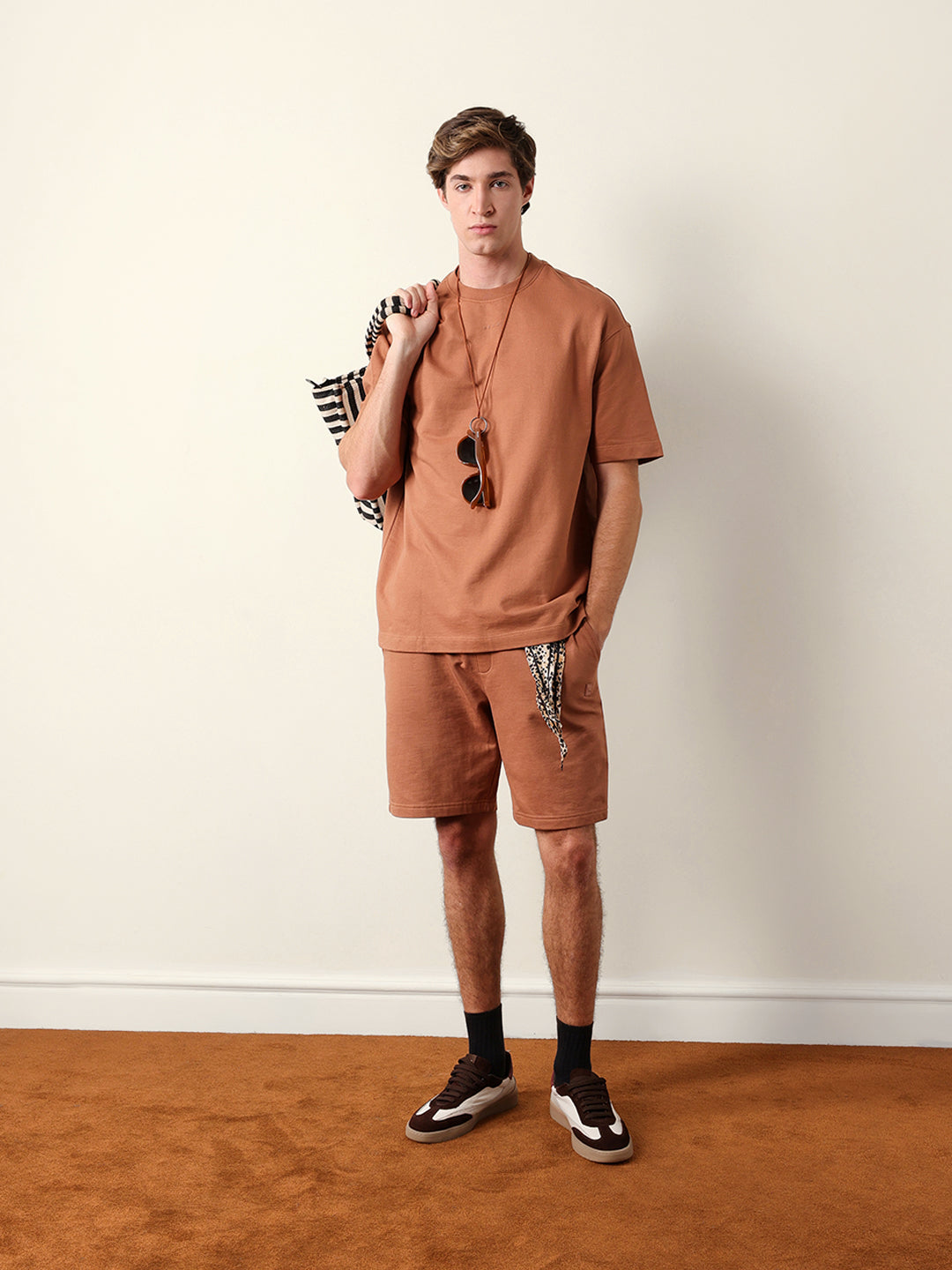 Men Pure Cotton Solid Round Neck Tshirt