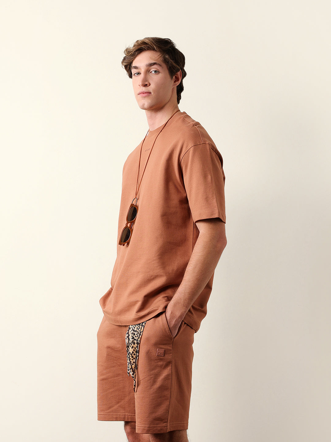 Men Pure Cotton Solid Round Neck Tshirt