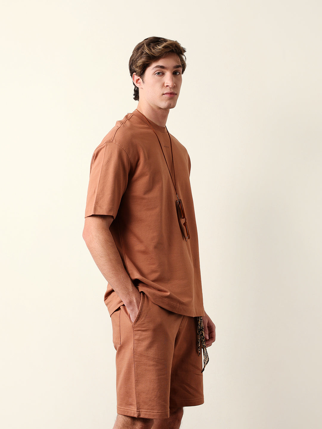 Men Pure Cotton Solid Round Neck Tshirt