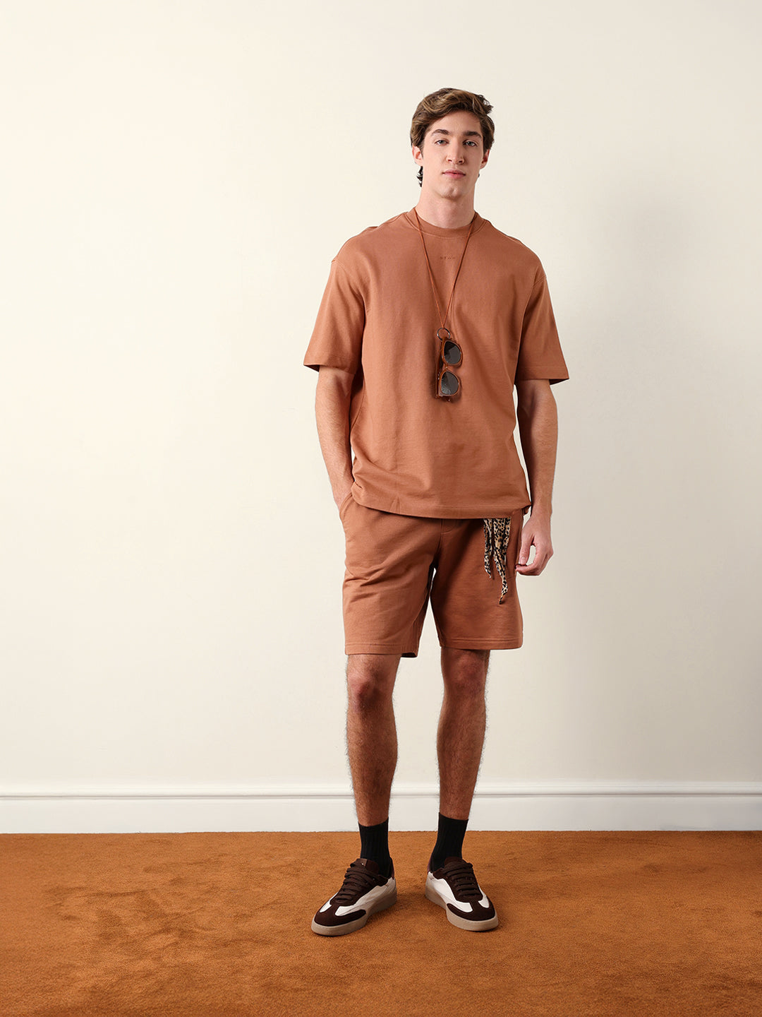 Men Pure Cotton Solid Round Neck Tshirt