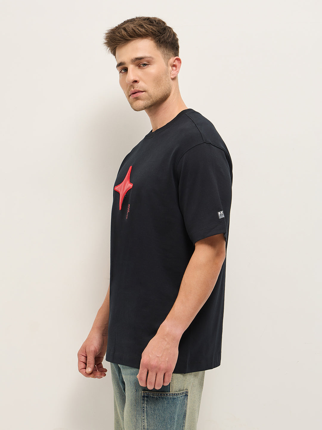 Men Black Oversize 3D Star Applique Crew Neck T-shirt