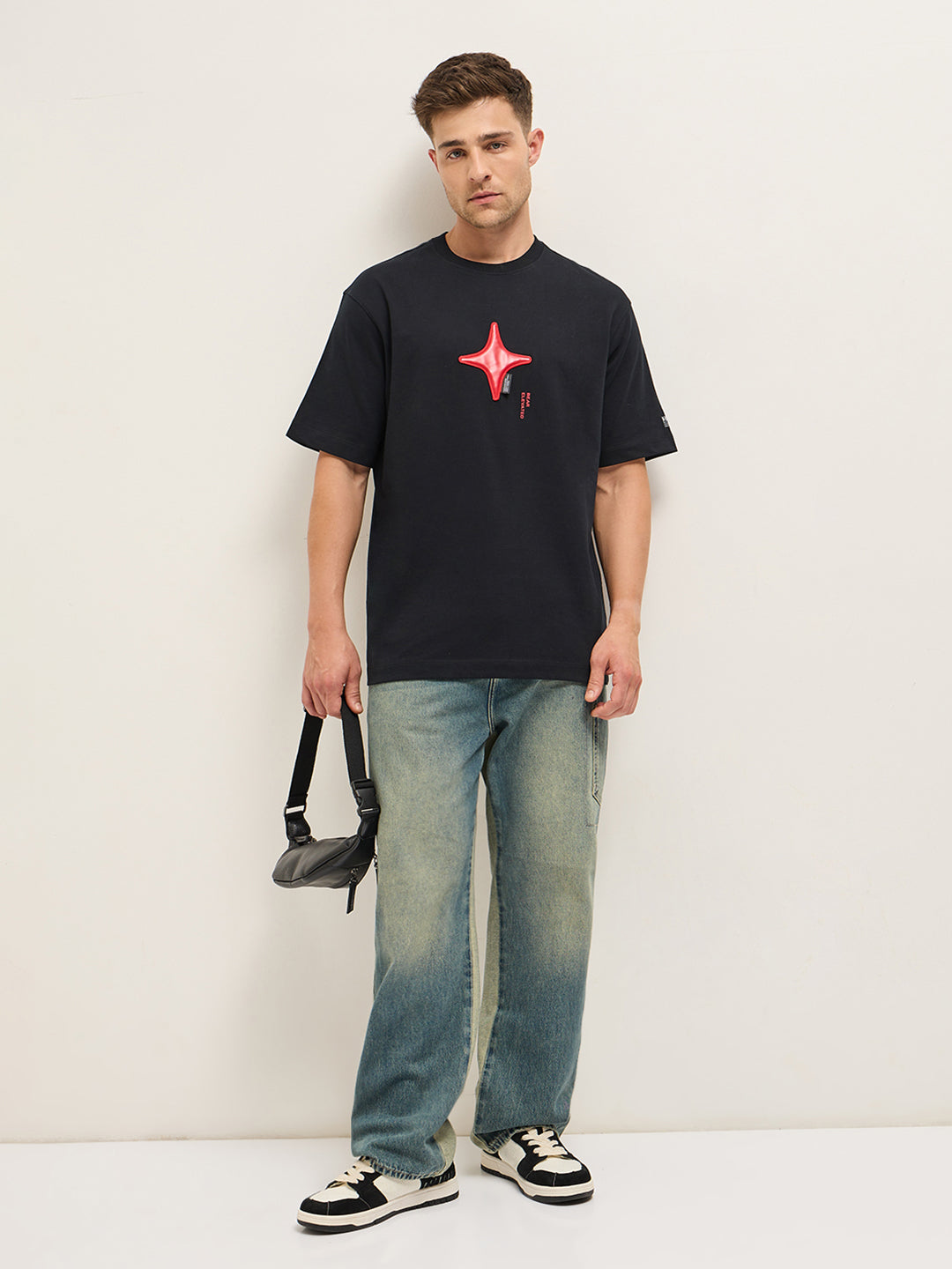 Men Black Oversize 3D Star Applique Crew Neck T-shirt