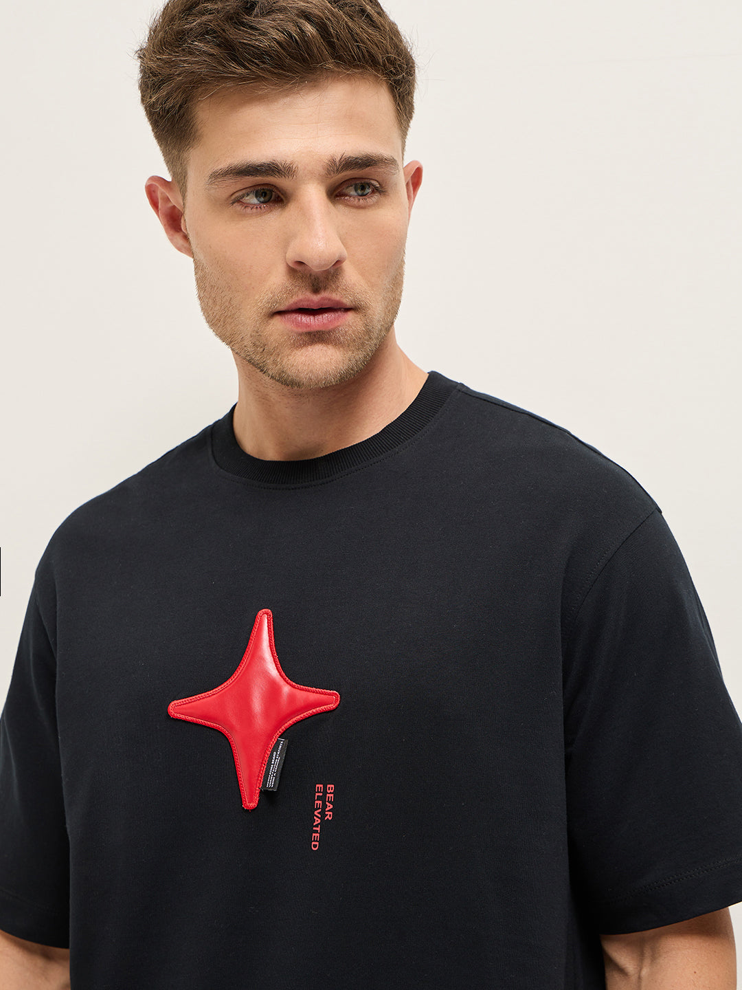 Men Black Oversize 3D Star Applique Crew Neck T-shirt
