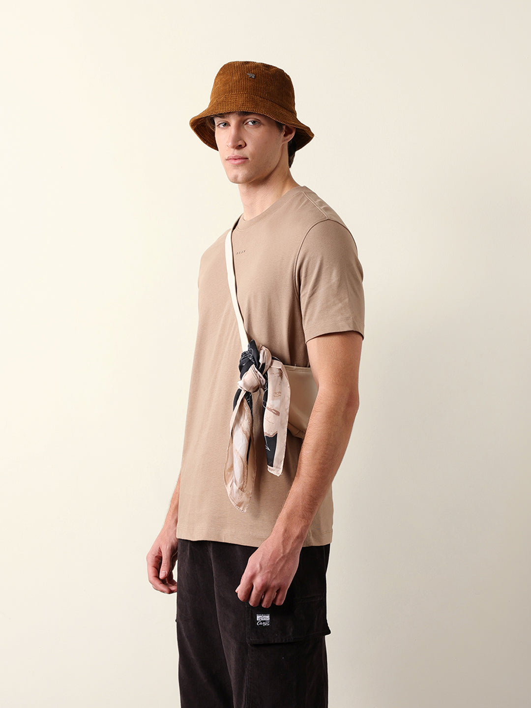 Men Pure Cotton Solid Round Neck Tshirt