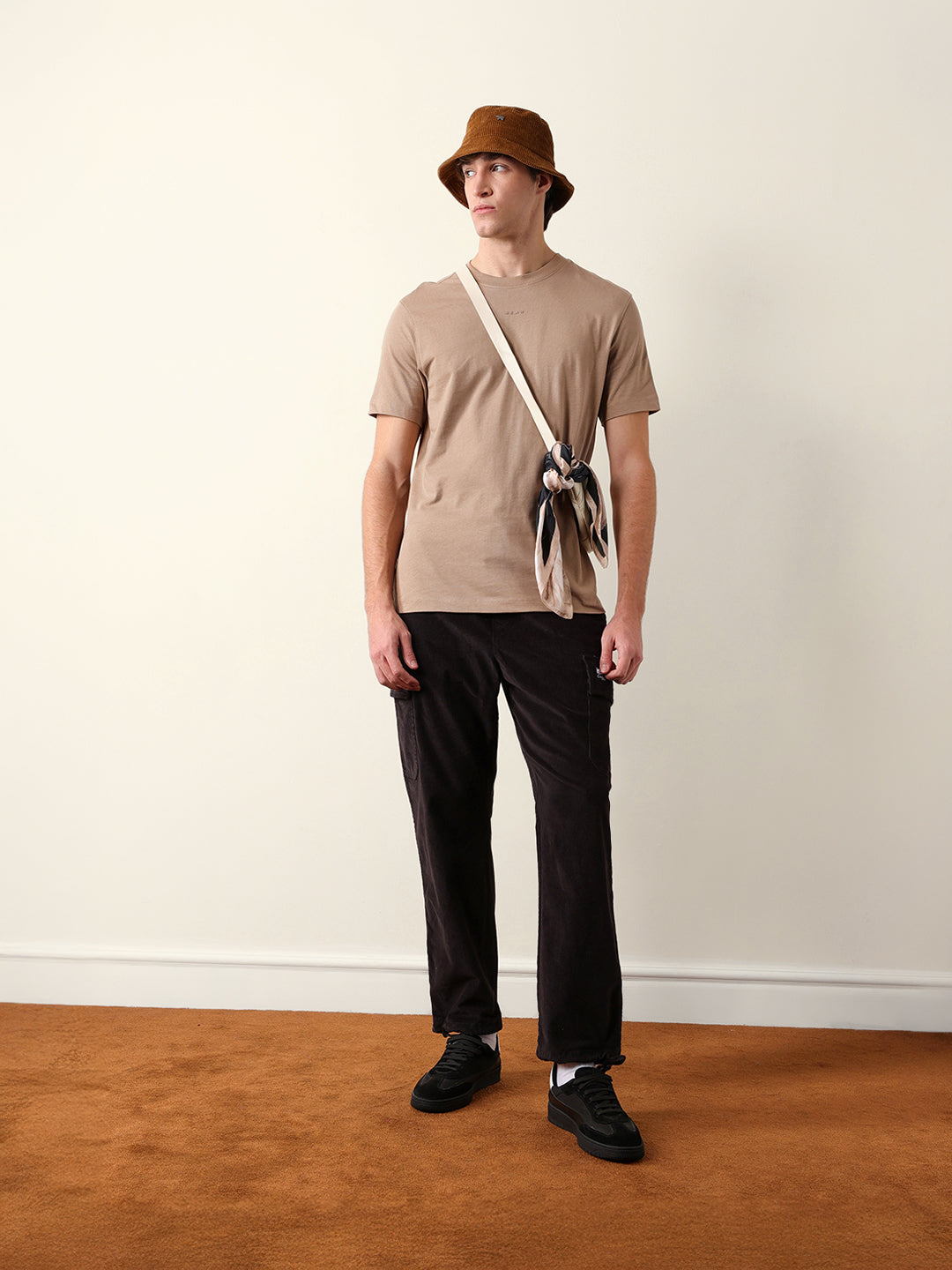 Men Pure Cotton Solid Round Neck Tshirt