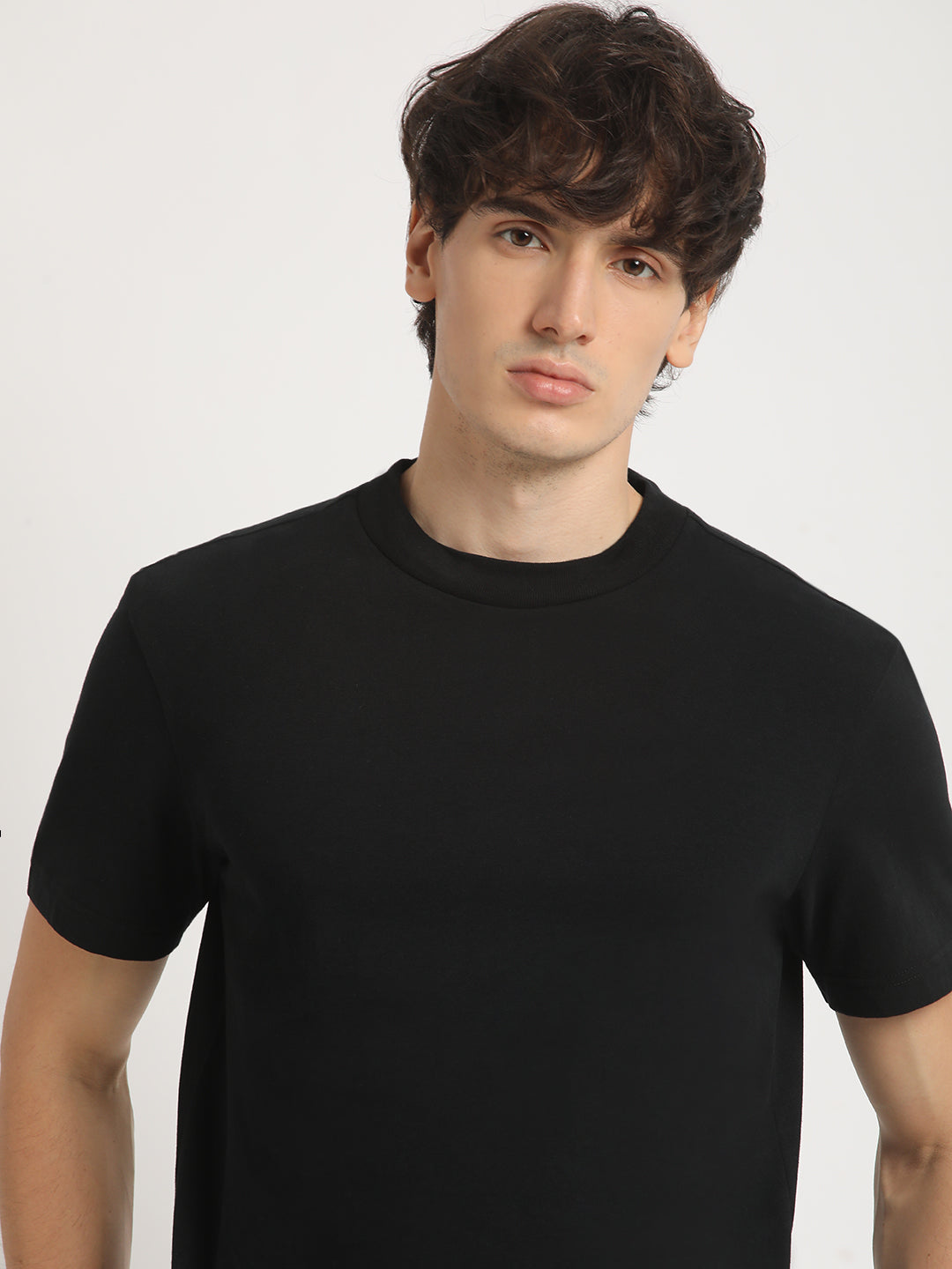 Men Black Solid Relaxed Fit Round Neck T Shirt | The Bear House