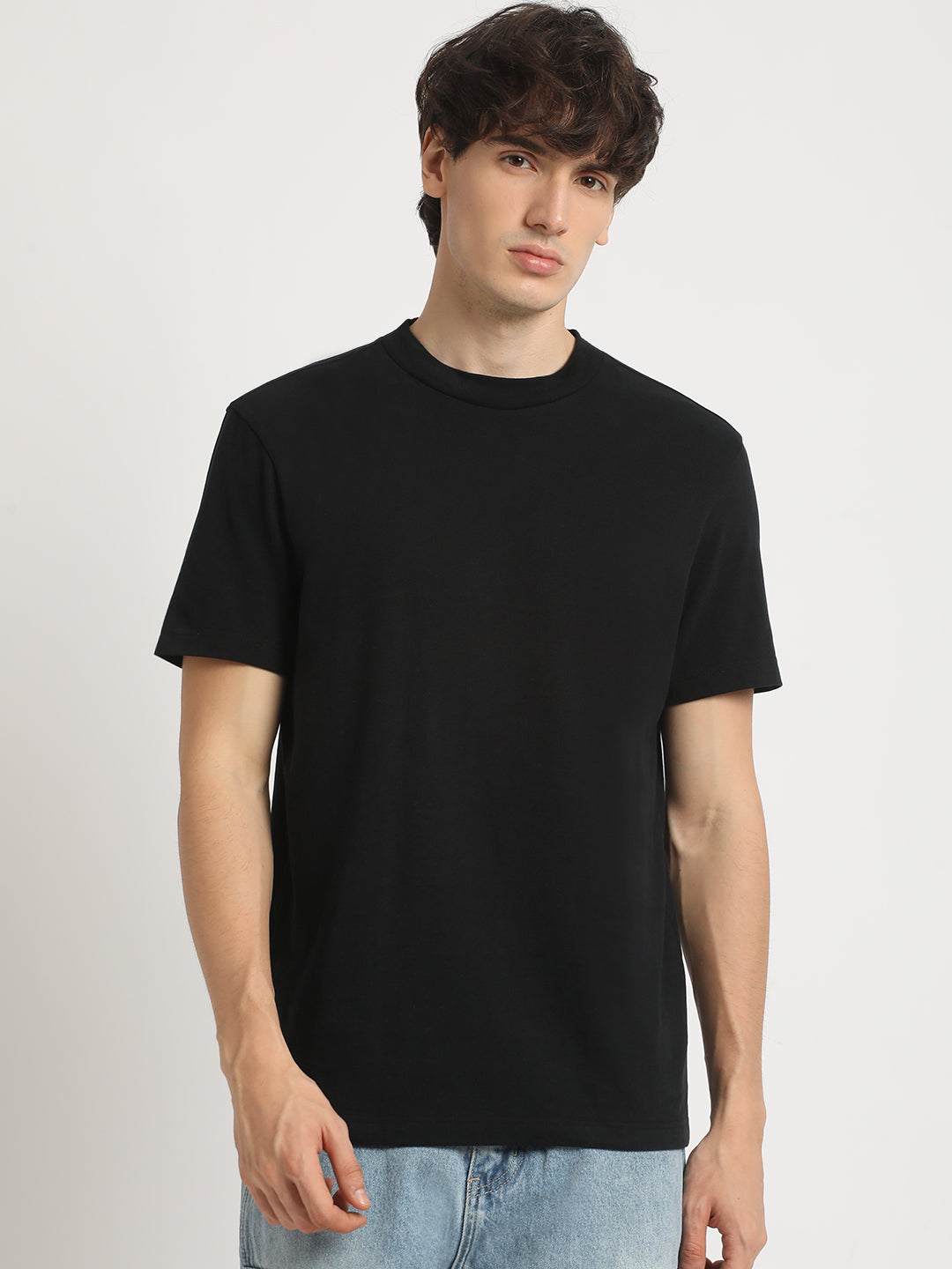Men Black Solid Relaxed Fit Round Neck T Shirt | The Bear House