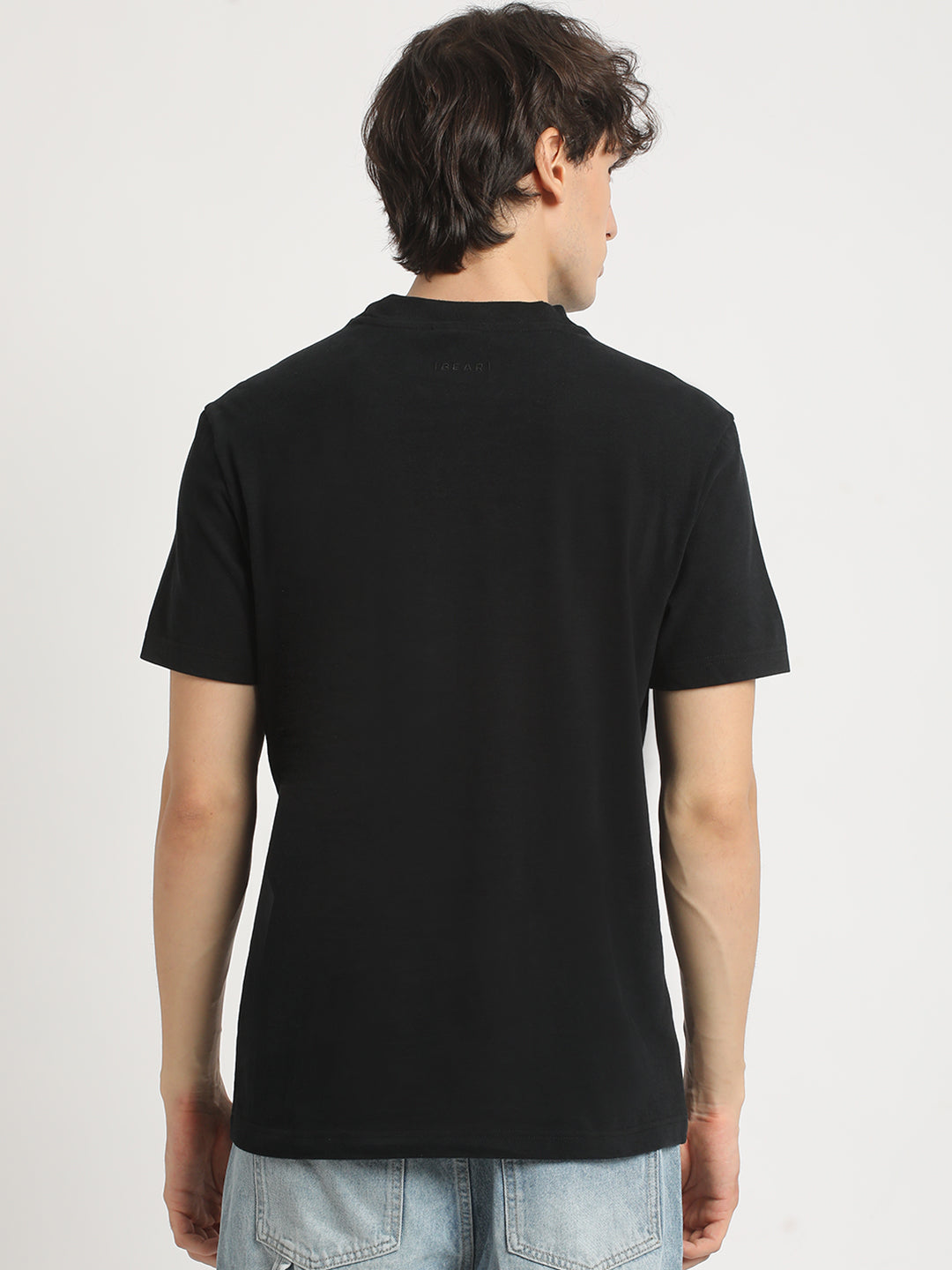 Men Black Solid Relaxed Fit Round Neck T Shirt | The Bear House