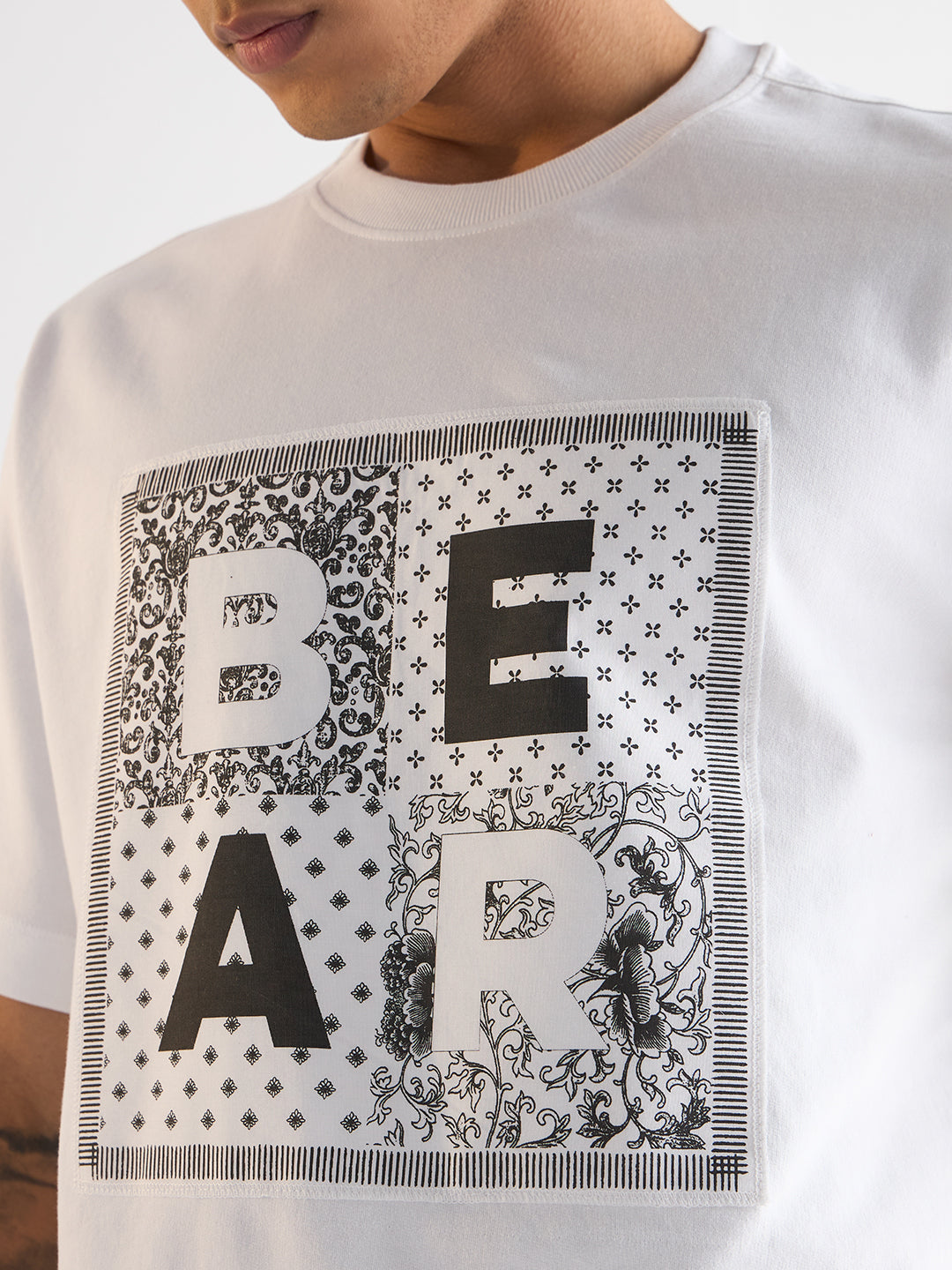 Men White Oversize Patchwork Graphic Print Crew Neck T-shirt