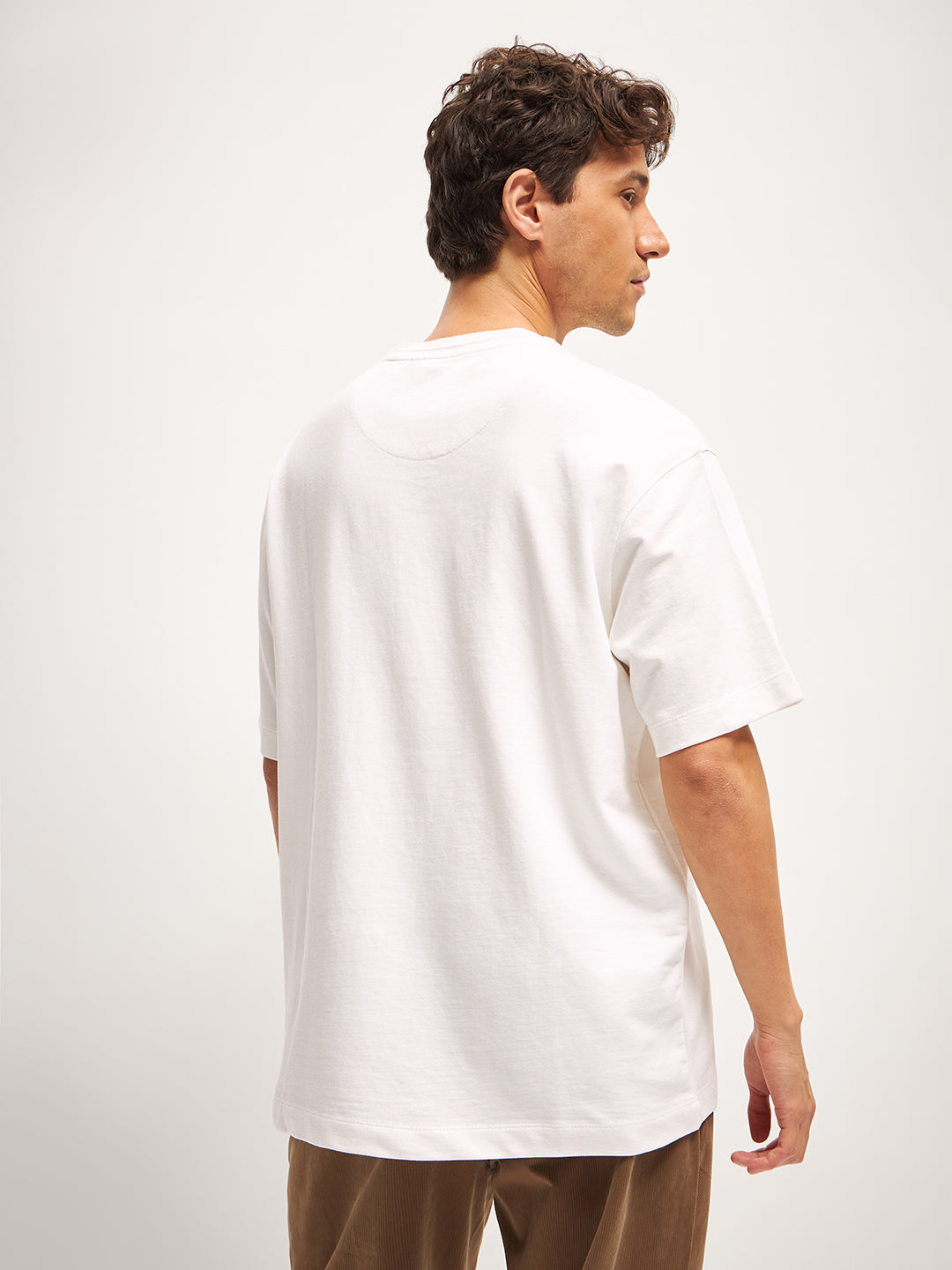 Men White Graphic Print Crew Neck T-Shirt