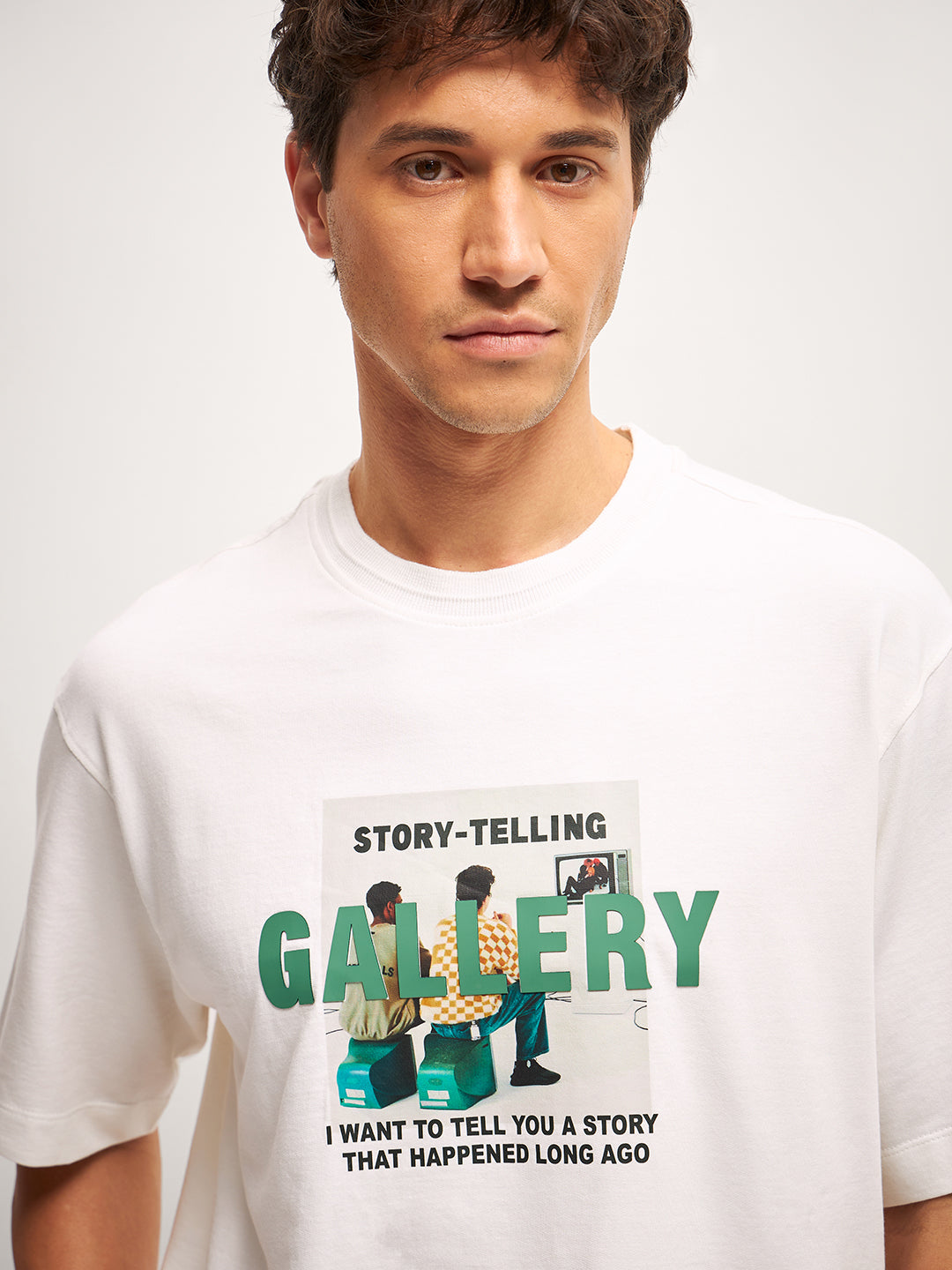 Men White Graphic Print Crew Neck T-Shirt