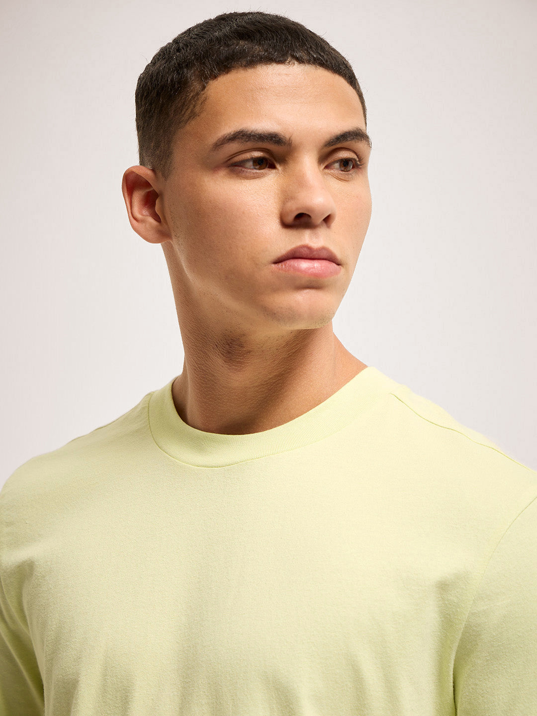 Men Green Solid Crew Neck Regular Fit T-Shirt