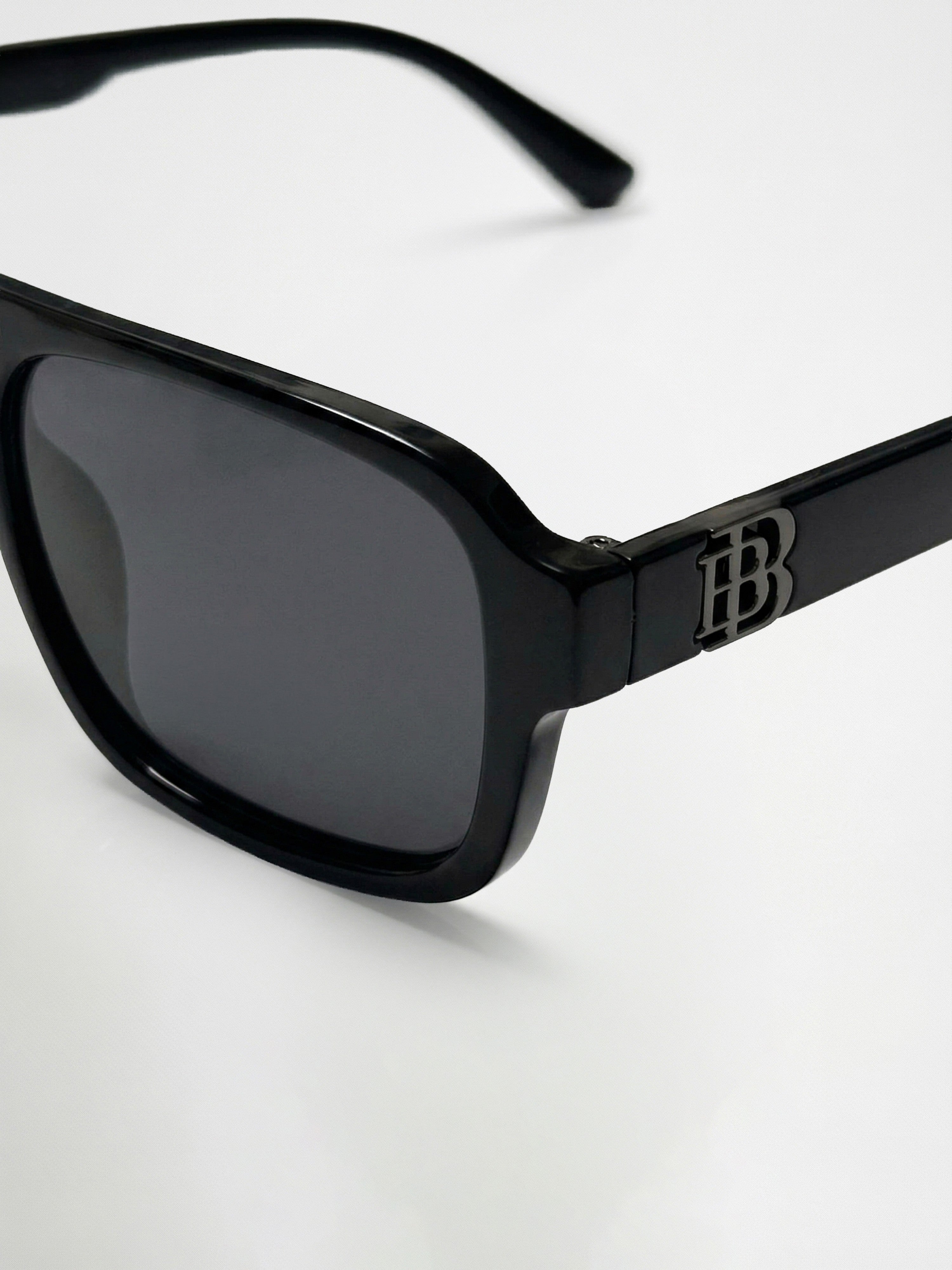 Men Wayfarer Full-Rim Sunglasses with Black Frame and Polarized Smoke Black Tinted Lenses