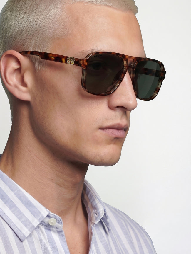 Men Wayfarer Full-Rim Sunglasses with Tortoiseshell Frame and Polarized Olive-Tinted Lenses