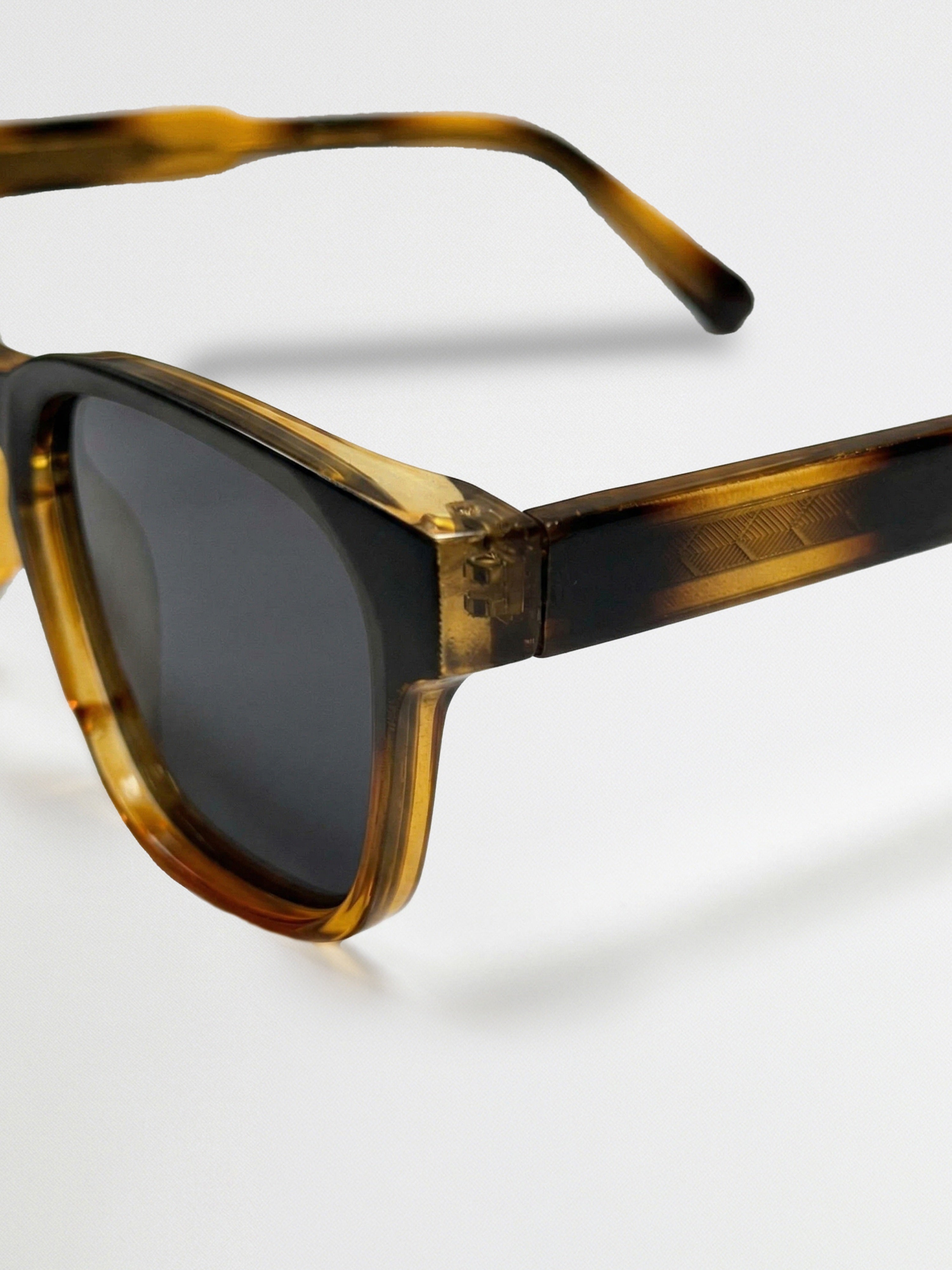 Men Rectangular Sunglasses with Tortoiseshell Frame and Smoke Grey Tinted Lenses