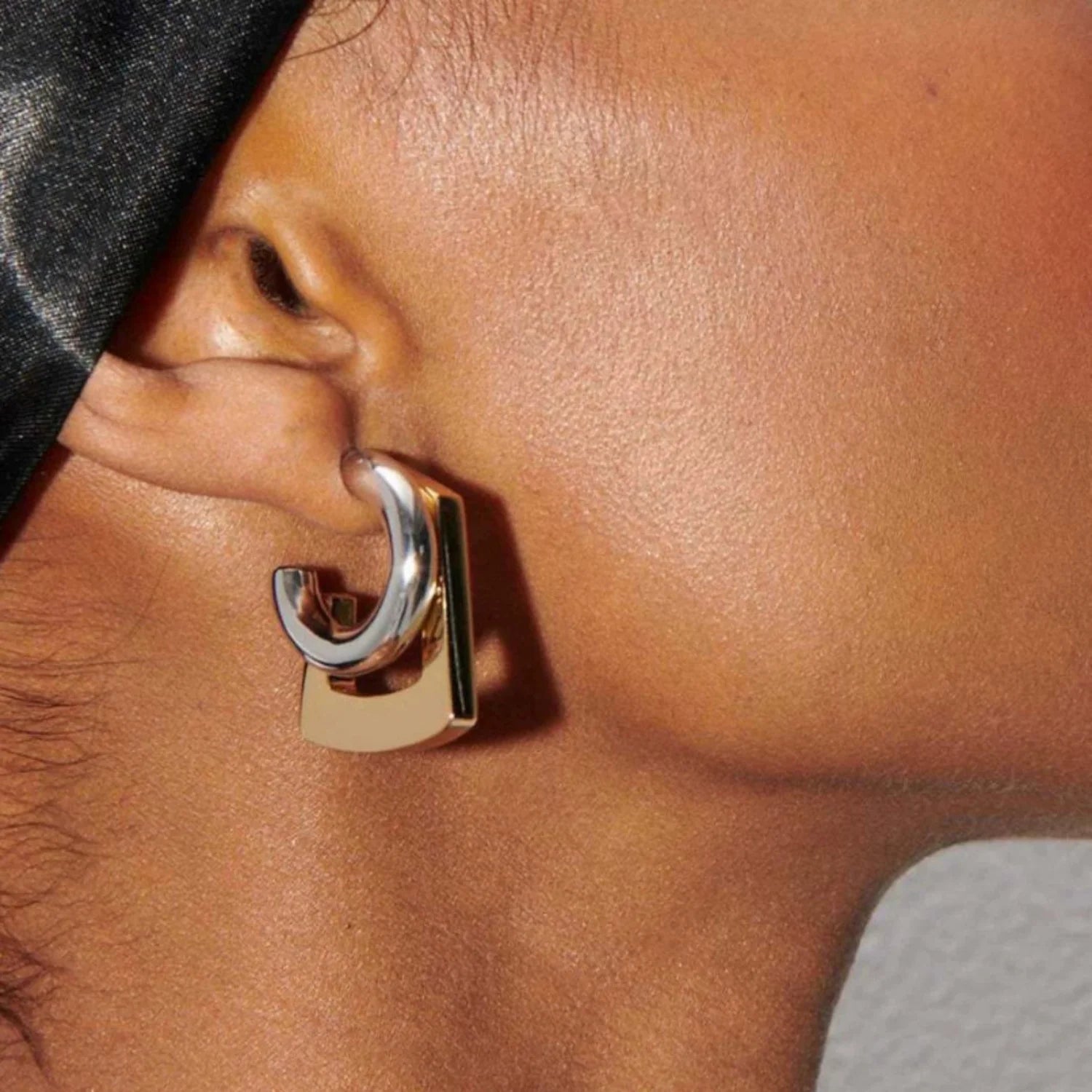 Sculpted Square Dual Hoop