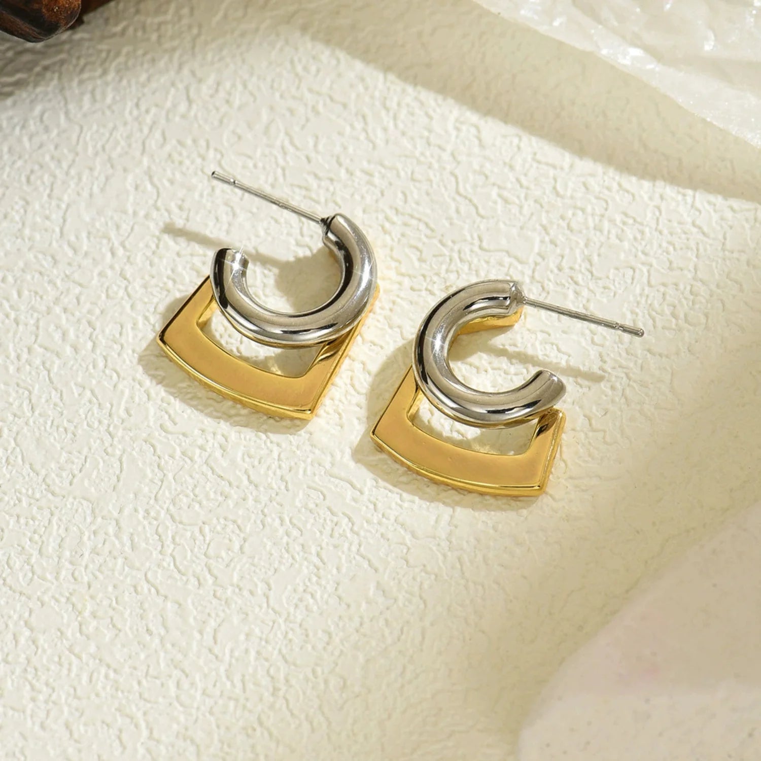 Sculpted Square Dual Hoop