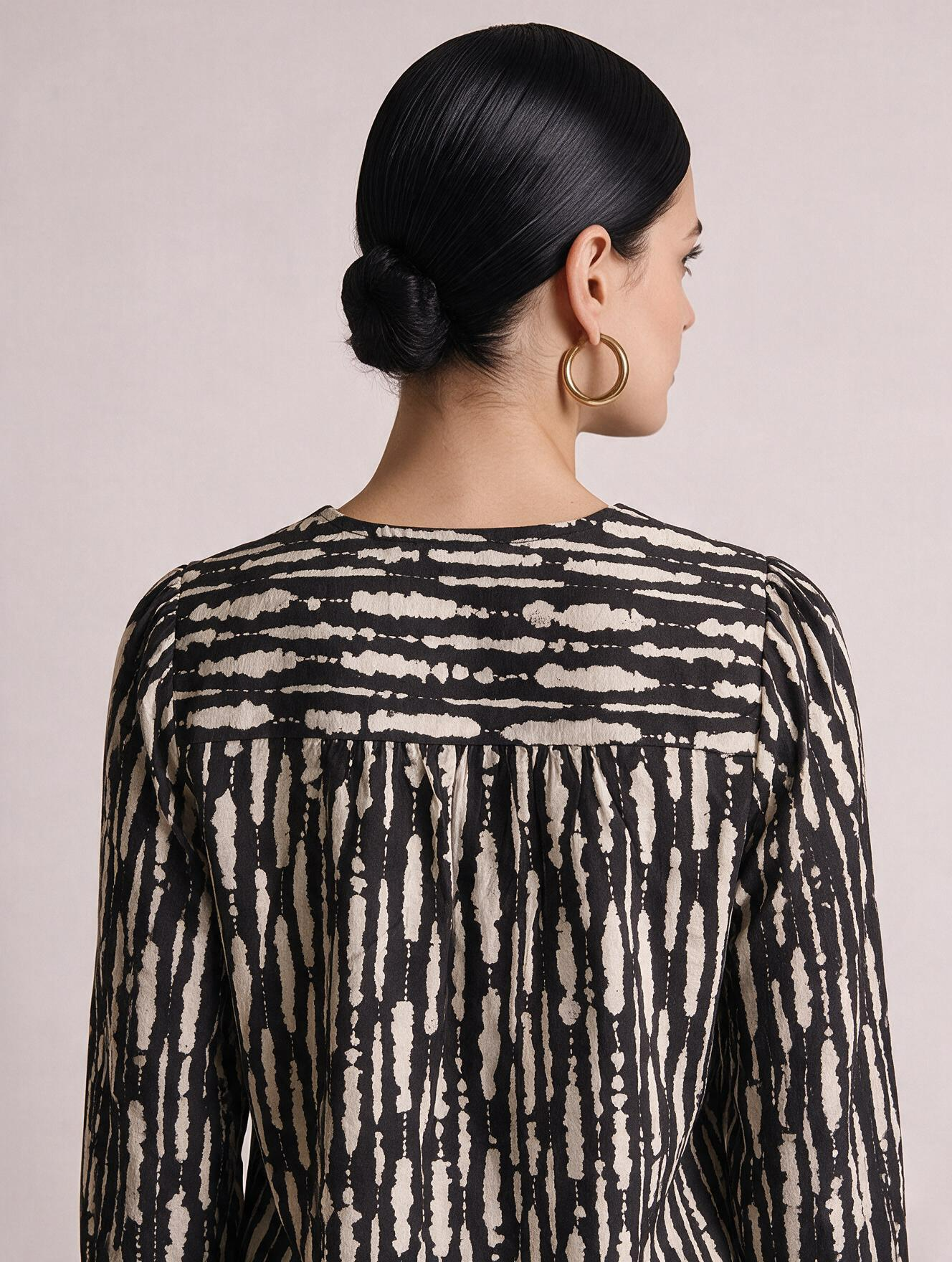 Women Monochrome Print Top