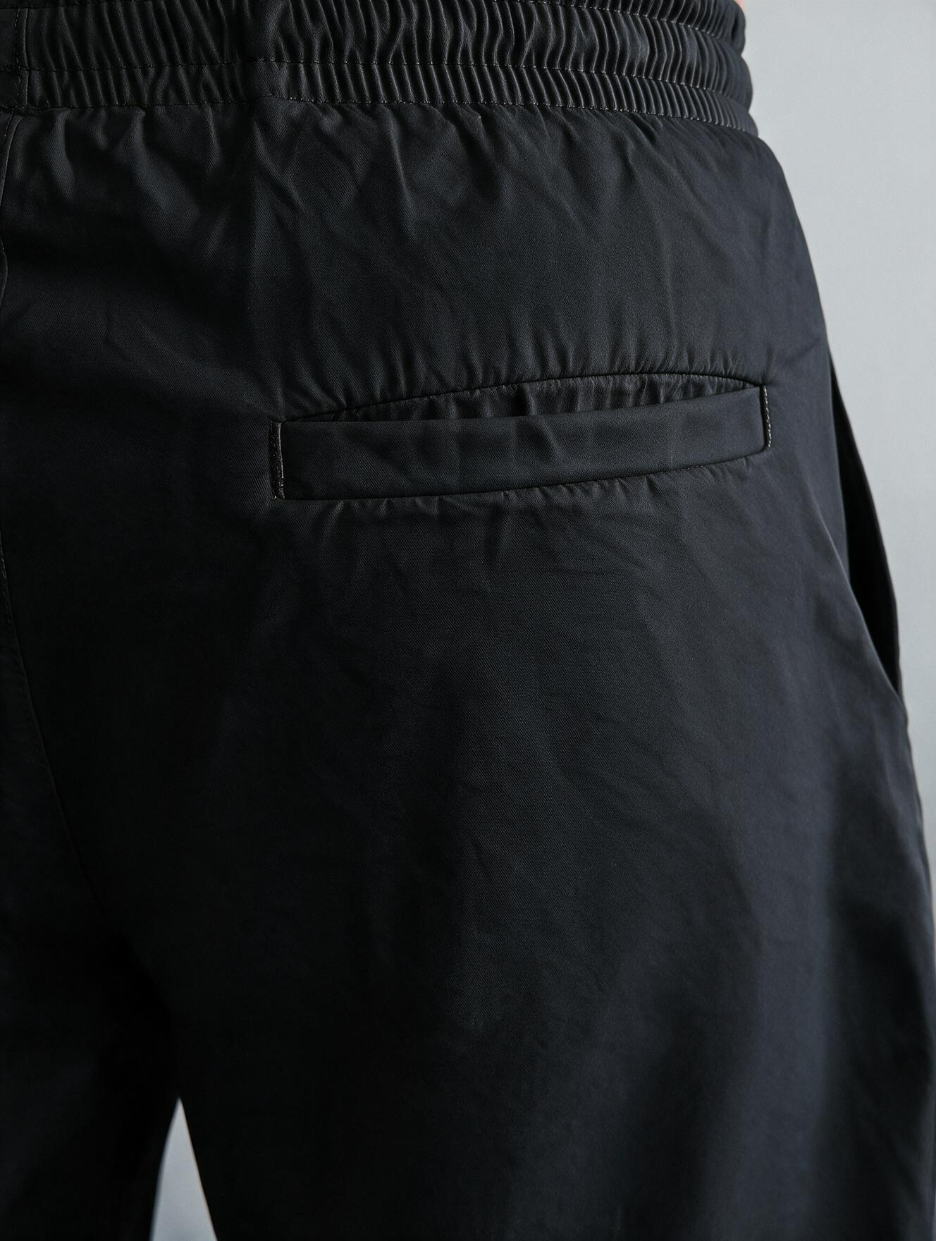 Men Black Straight Fit Pant
