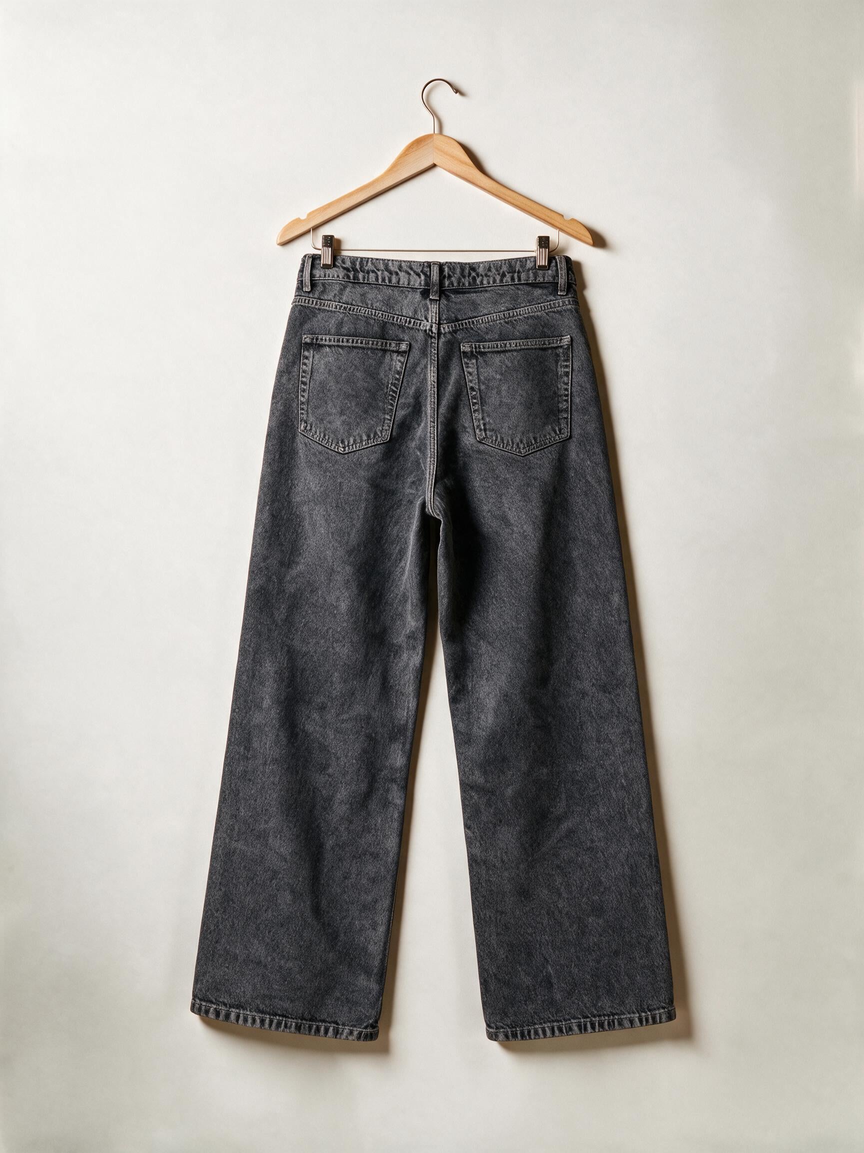 Men Black Straight Fit Jeans
