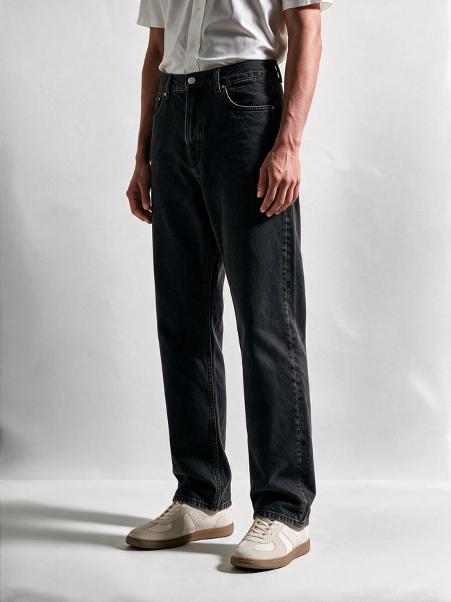Men Black Straight Fit Jeans