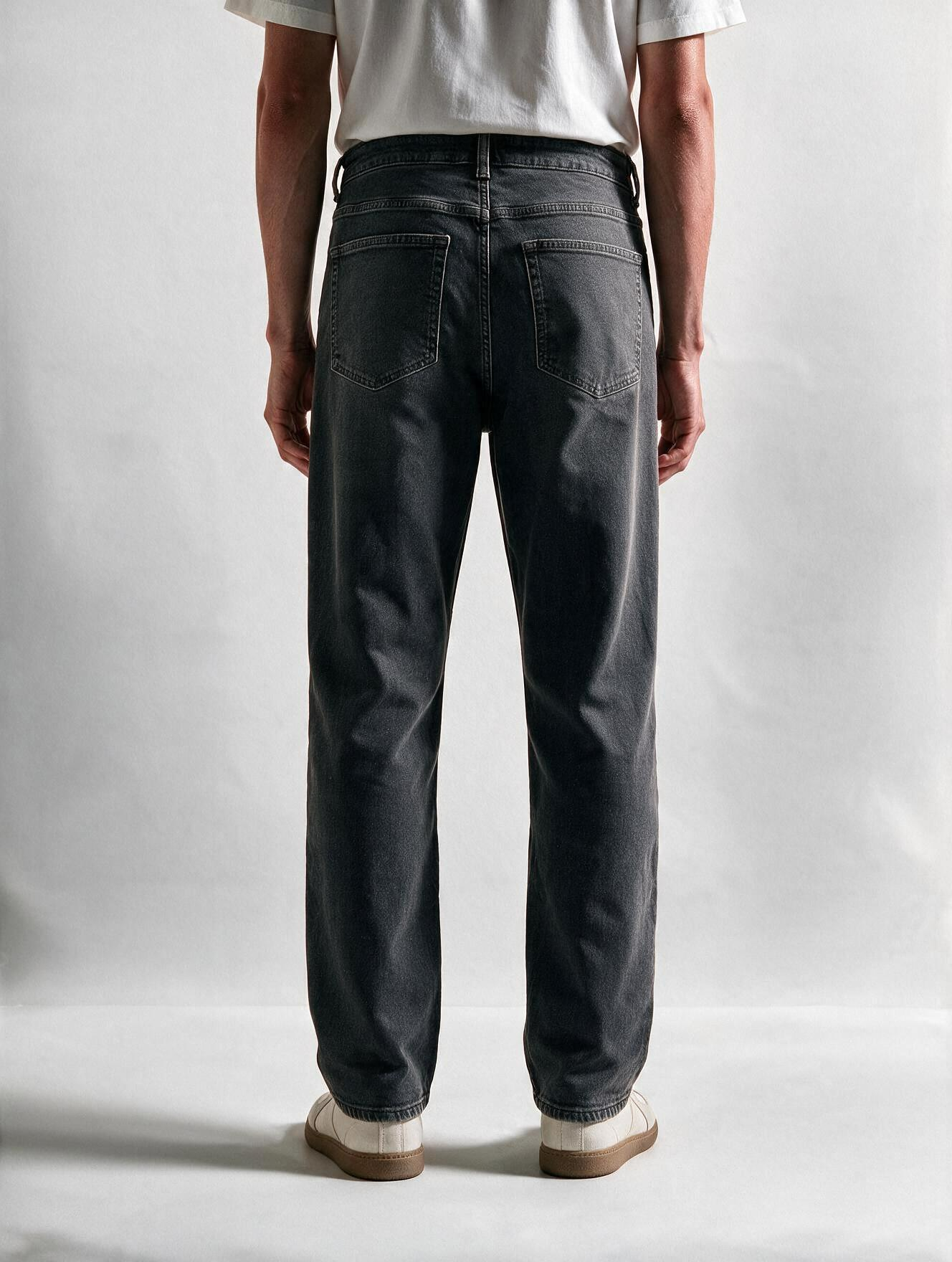 Men Grey Straight Fit Jeans