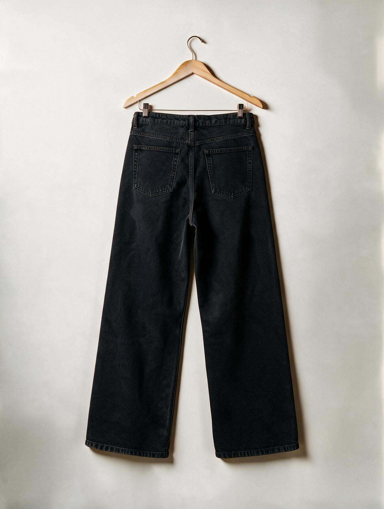 Men Black Straight Fit Jeans