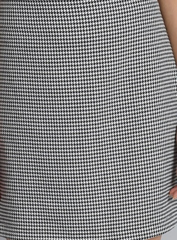 Women Black Houndstooth Skirt